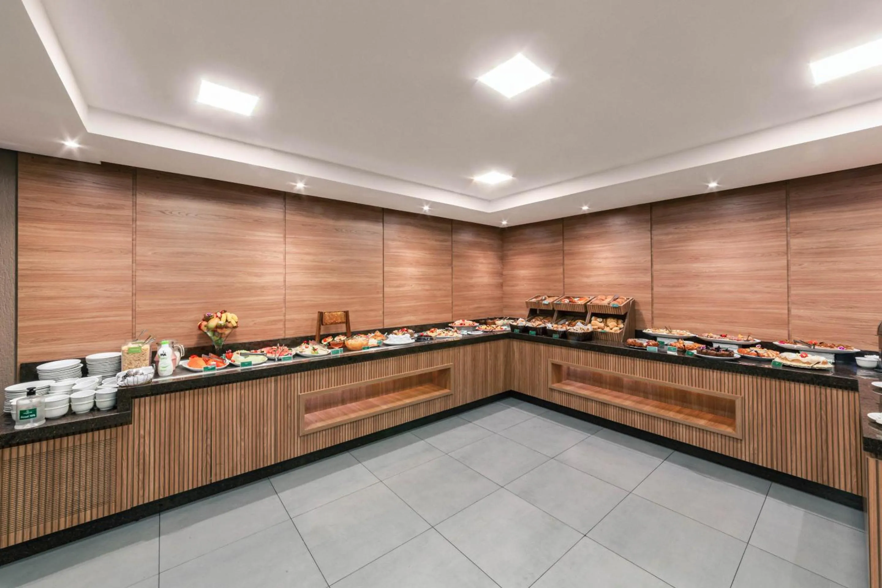 Buffet breakfast in Hotel Laghetto Toscana