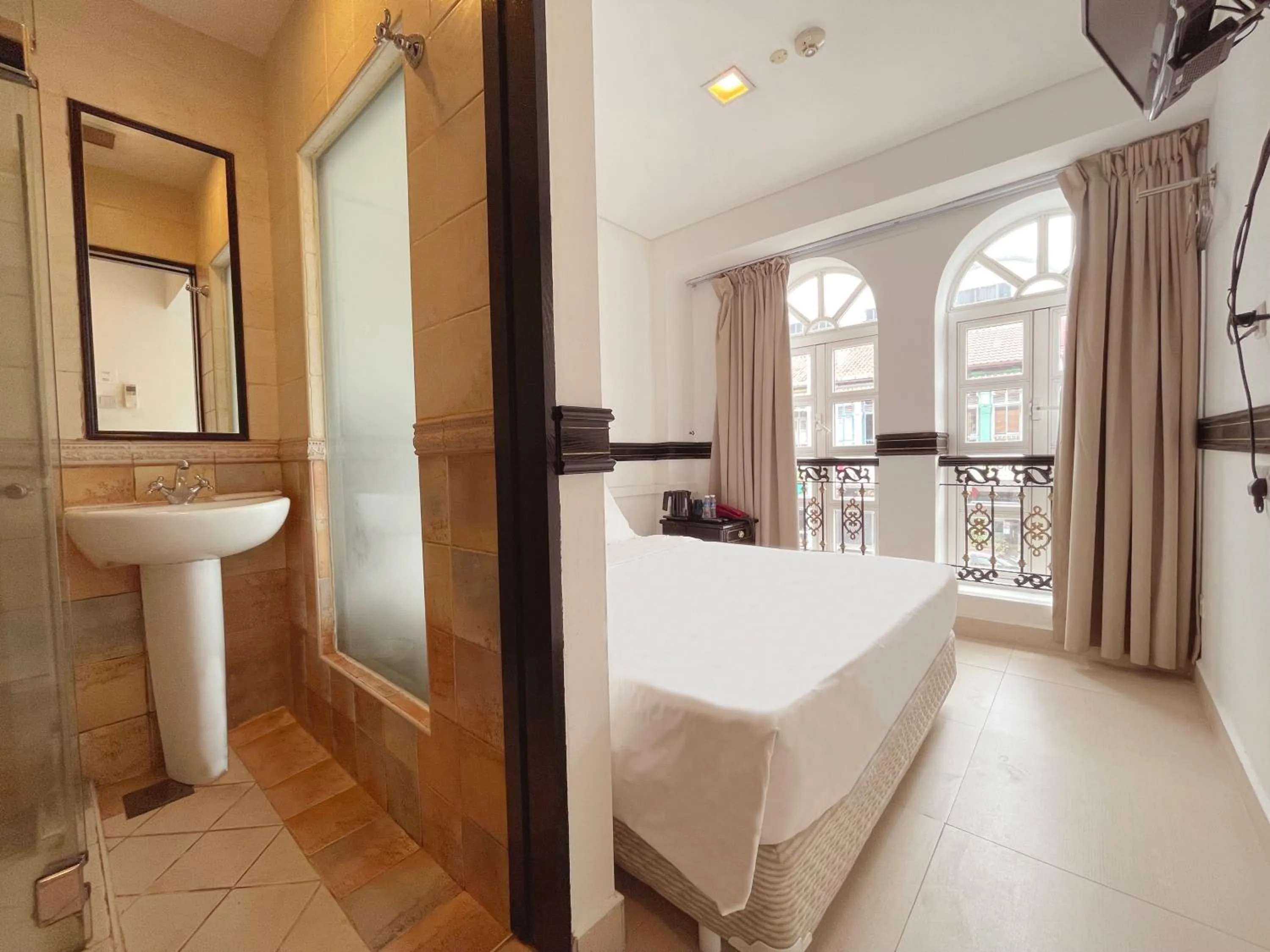 Bathroom in The Snooze Hotel Marine Parade