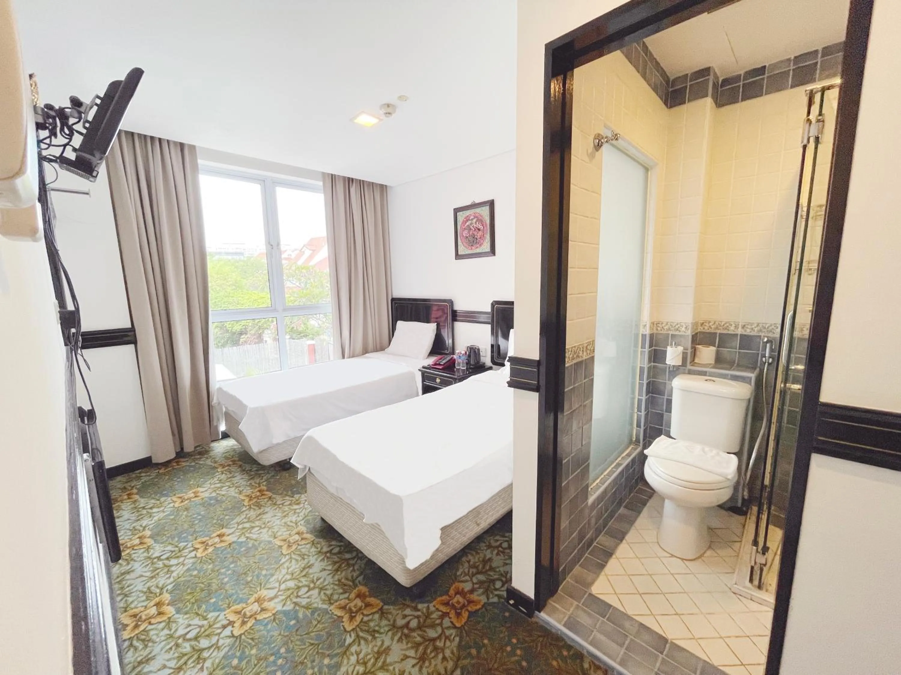 Toilet, Bed in The Snooze Hotel Marine Parade