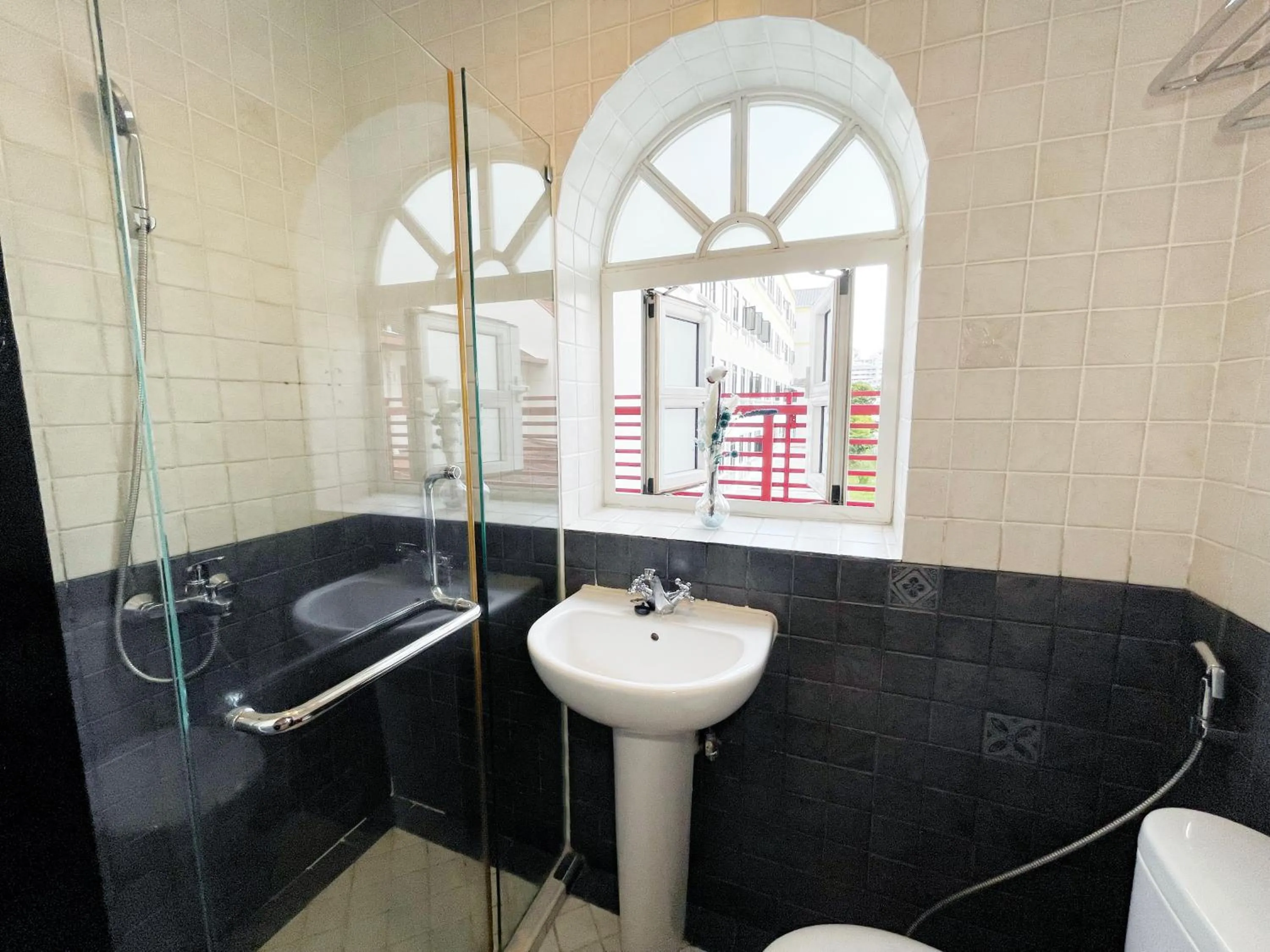 Bathroom in The Snooze Hotel Marine Parade