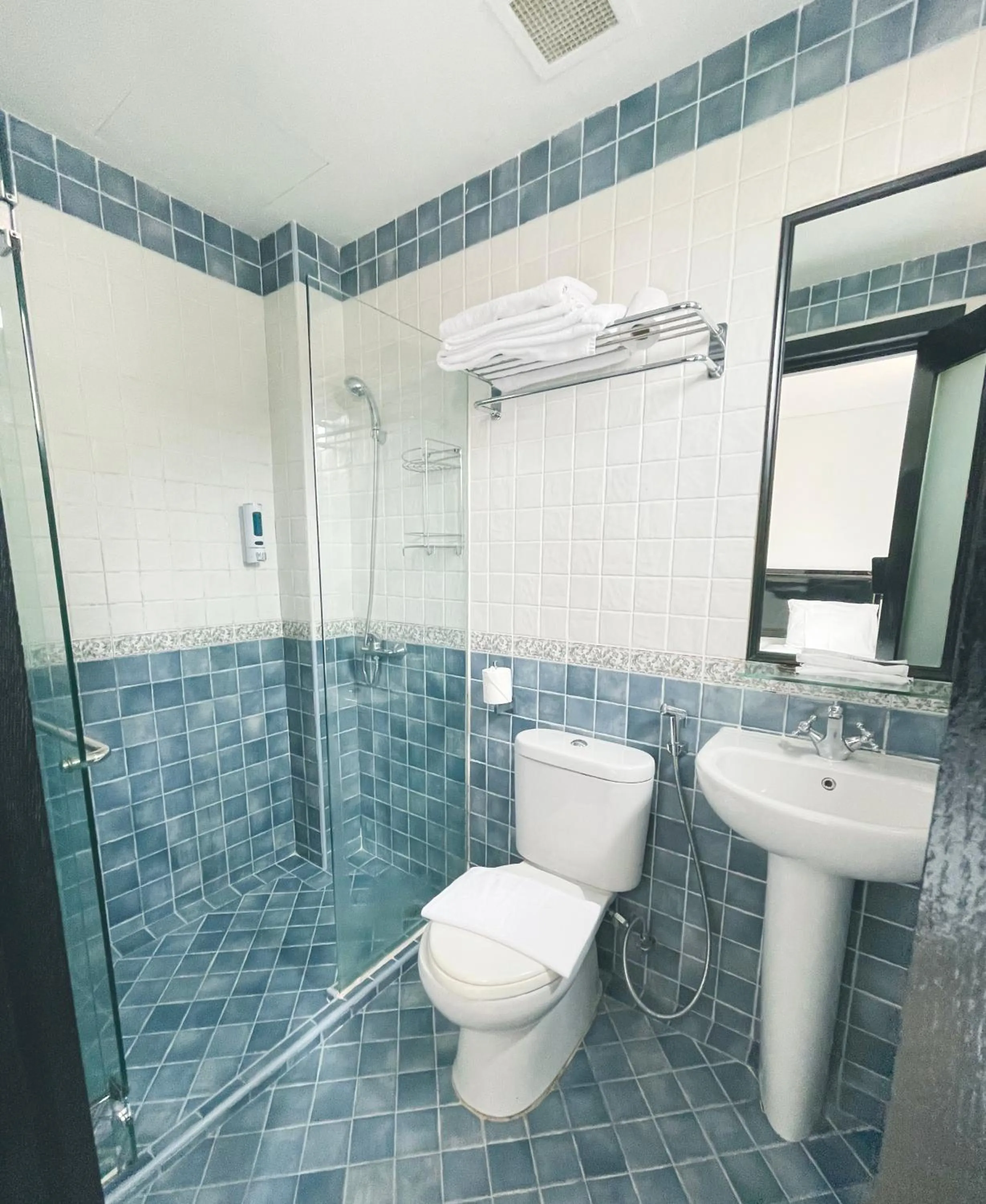 Bathroom in The Snooze Hotel Marine Parade