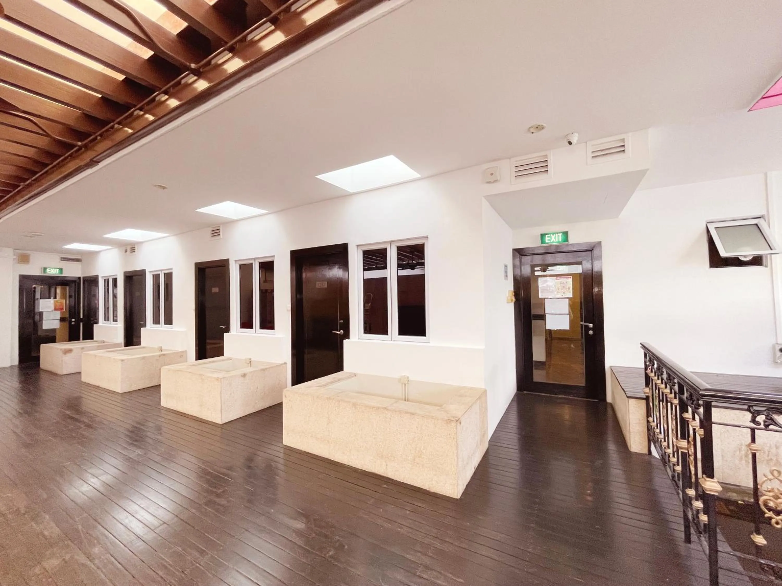 Dining area in The Snooze Hotel Marine Parade