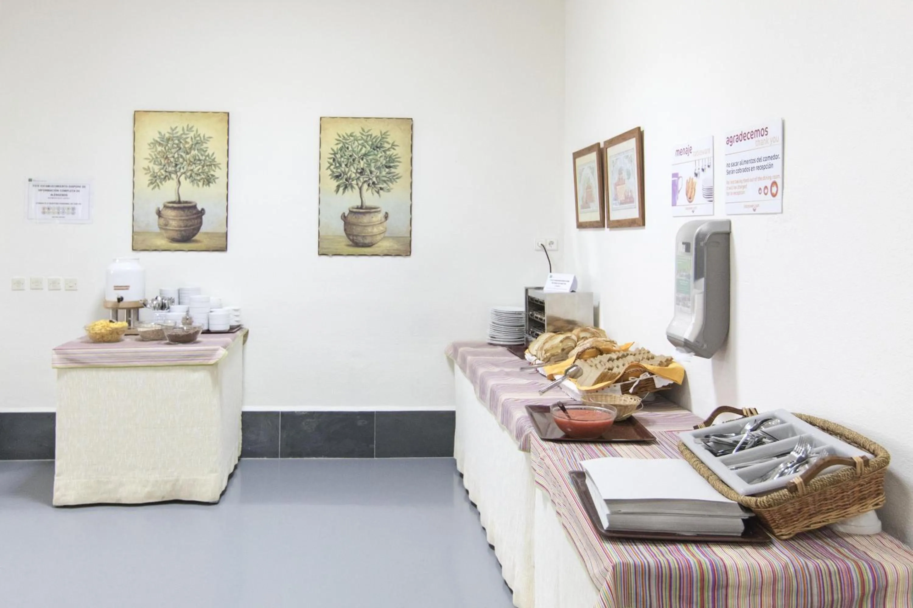 Restaurant/places to eat in Albergue Inturjoven Marbella