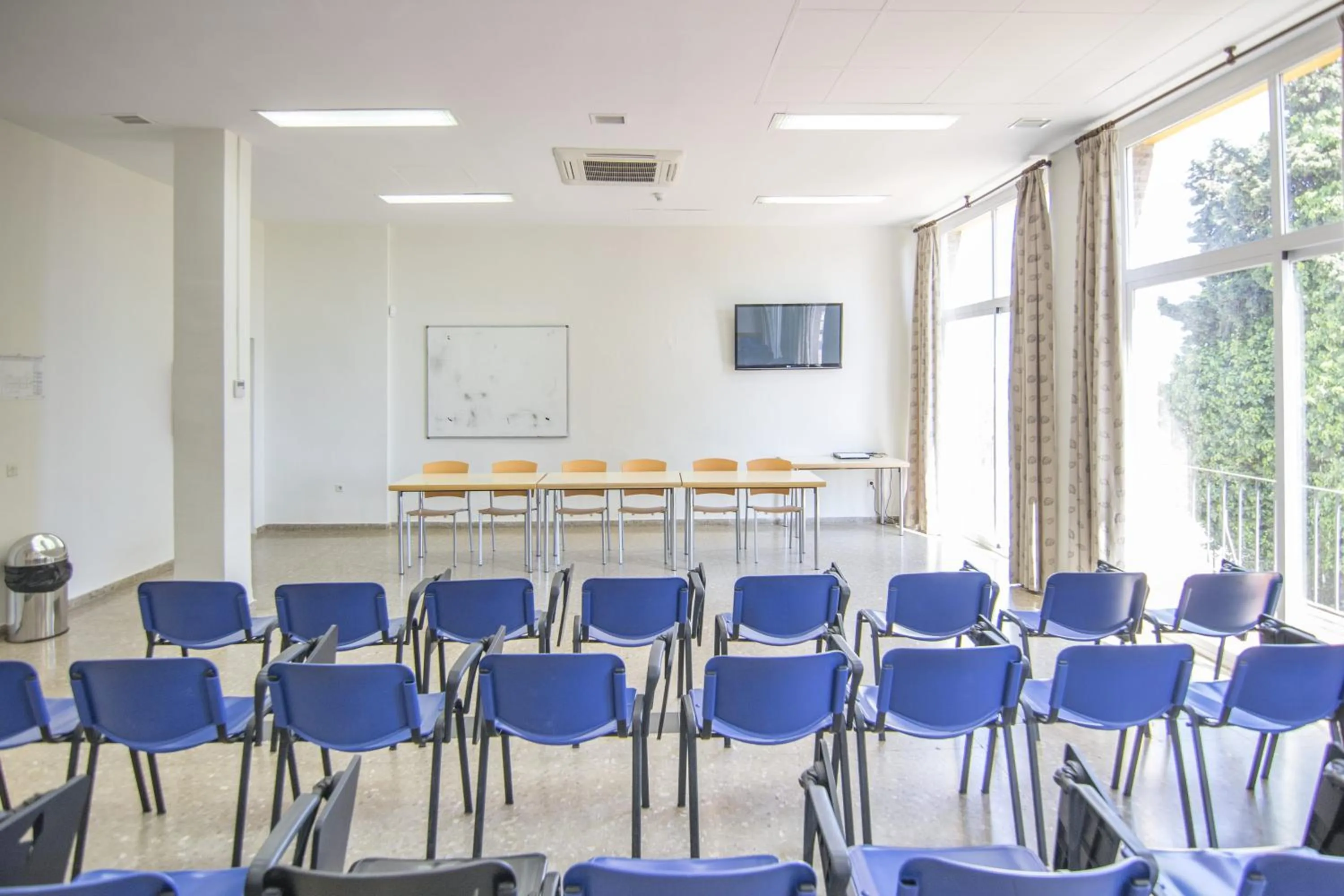 Lounge or bar in Albergue Inturjoven Marbella