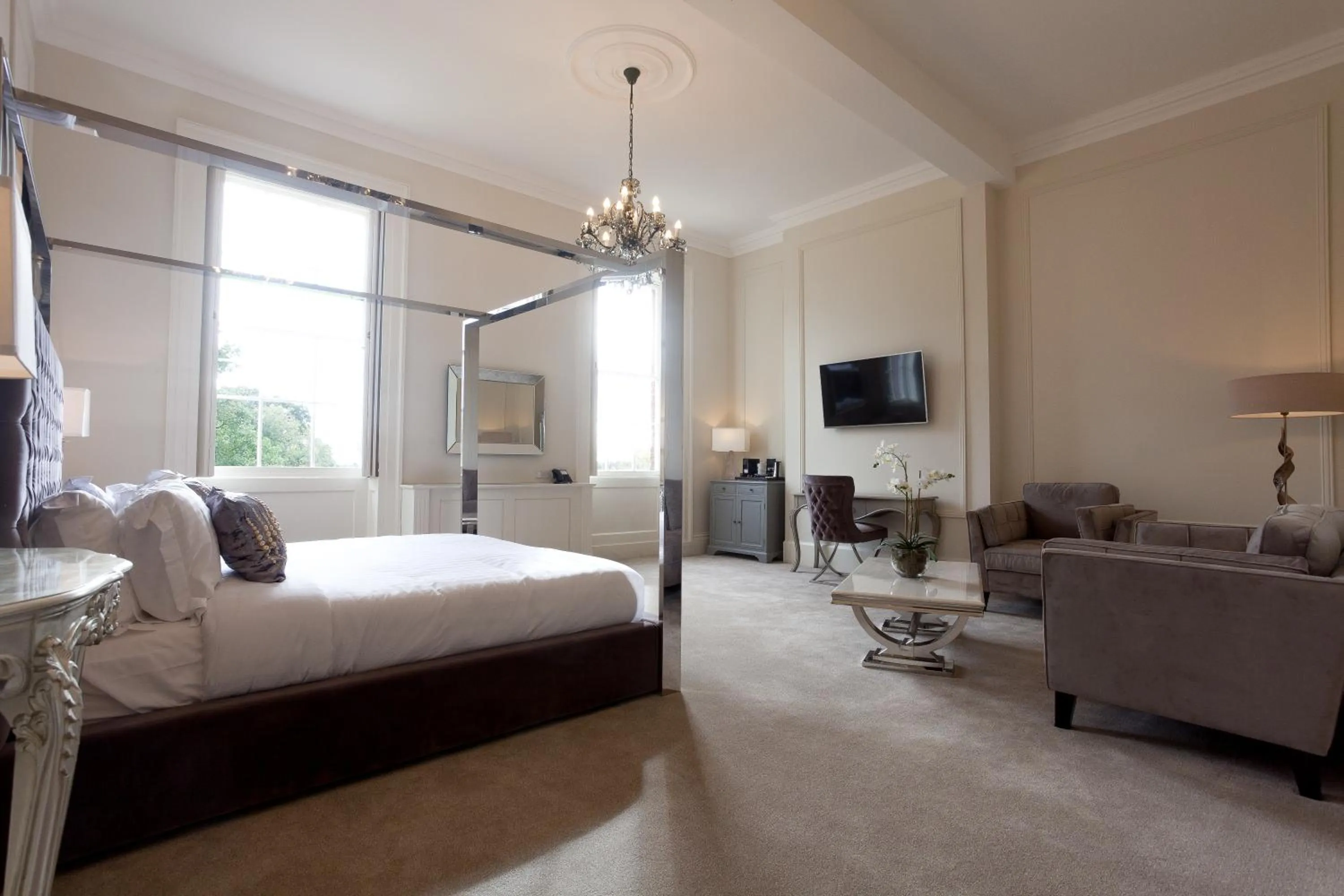 Photo of the whole room, Bed in Winstanley House