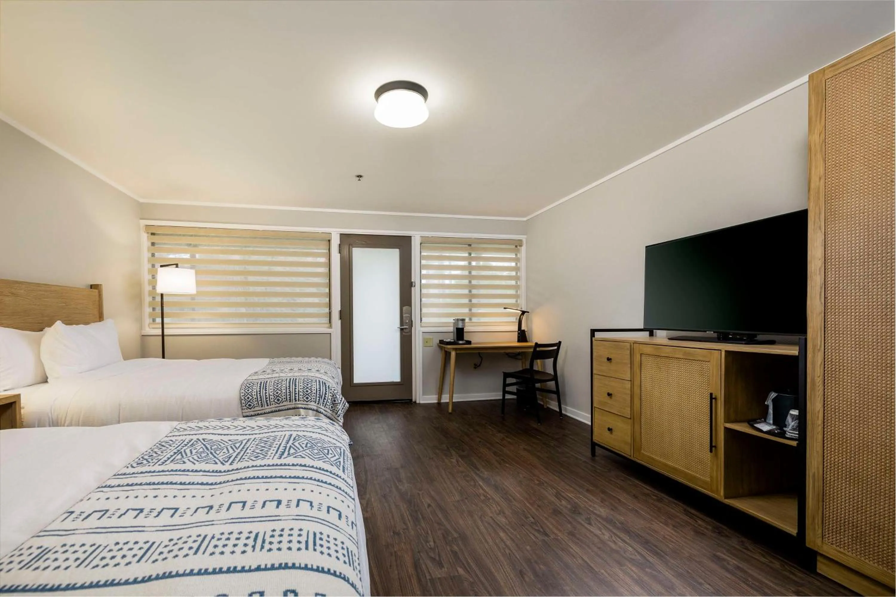 Bedroom, Bed in Waynesville Inn & Golf Club, Trademark Collection by Wyndham