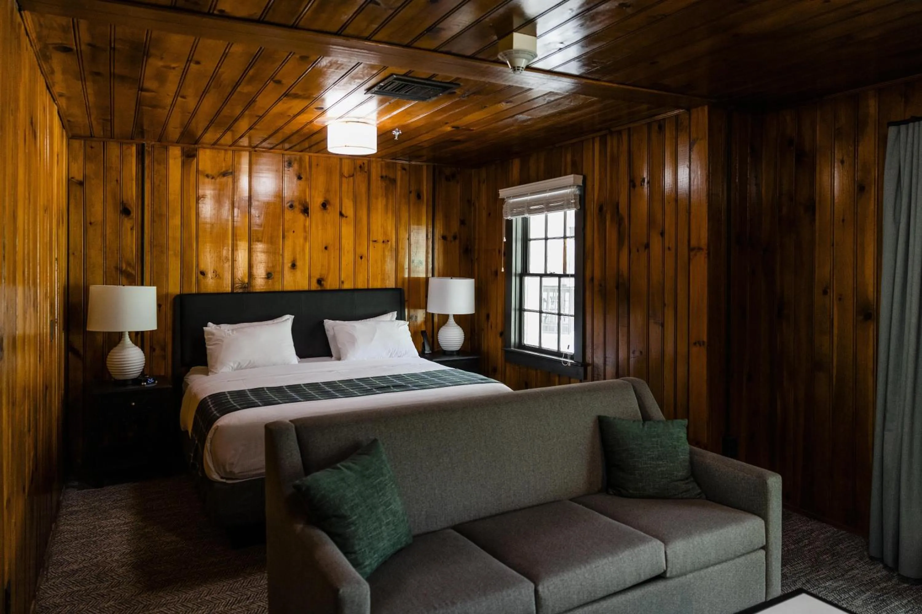 Living room, Bed in Waynesville Inn and Golf Club, Tapestry Collection by Hilton