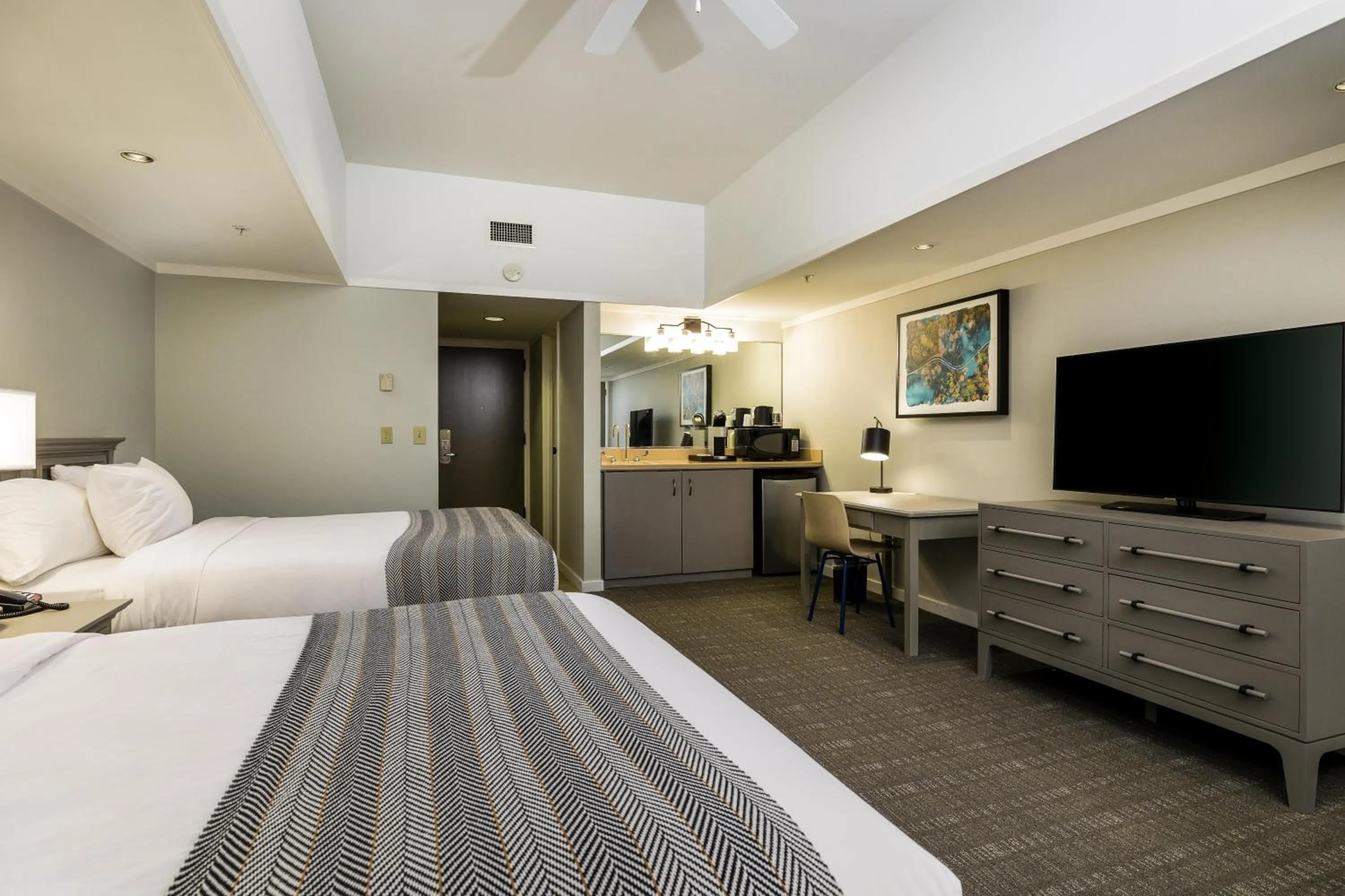 Other, Bed in Waynesville Inn and Golf Club, Tapestry Collection by Hilton