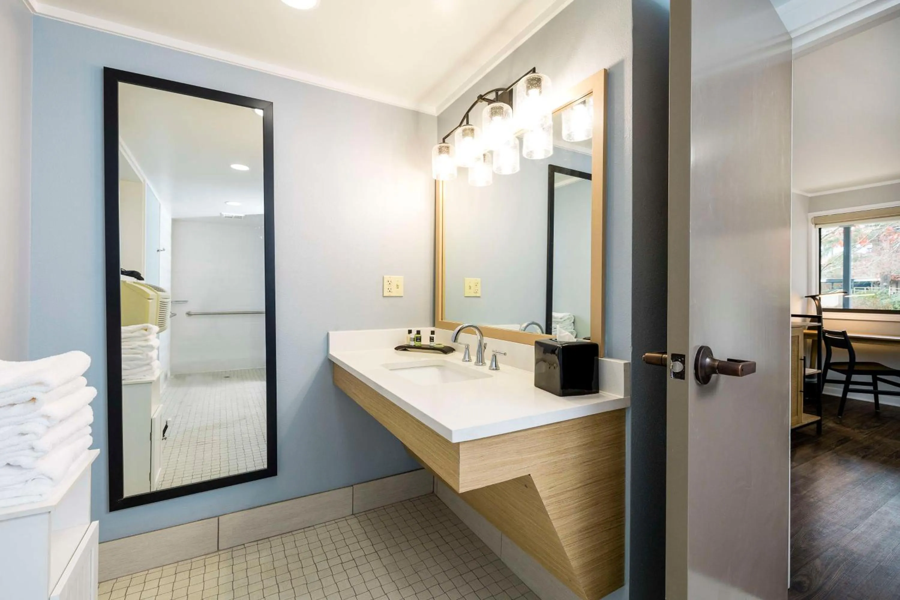 Bedroom in Waynesville Inn & Golf Club, Trademark Collection by Wyndham