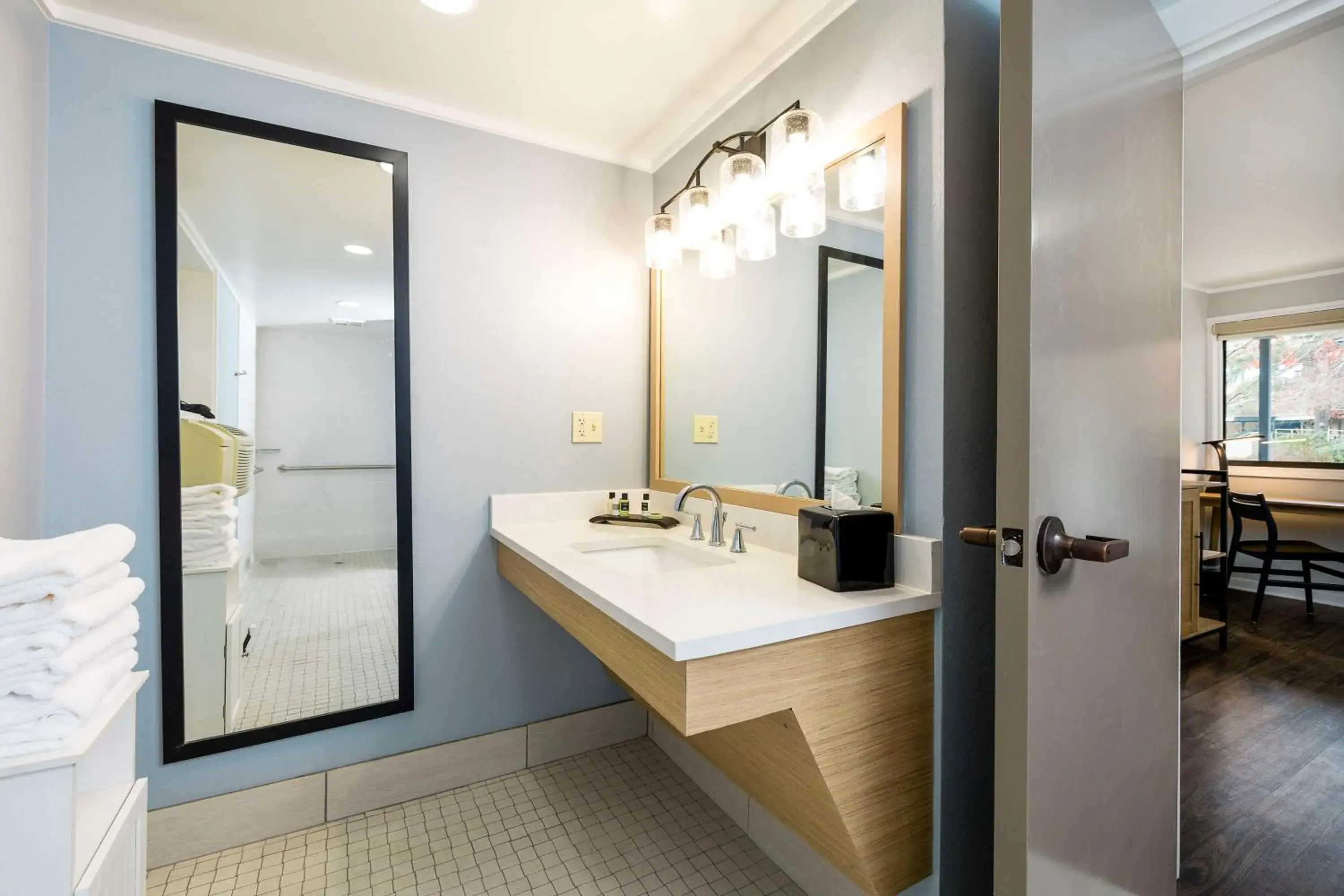 Bedroom in Waynesville Inn & Golf Club, Trademark Collection by Wyndham Bedroom in Waynesville Inn & Golf Club, Trademark Collection by Wyndham