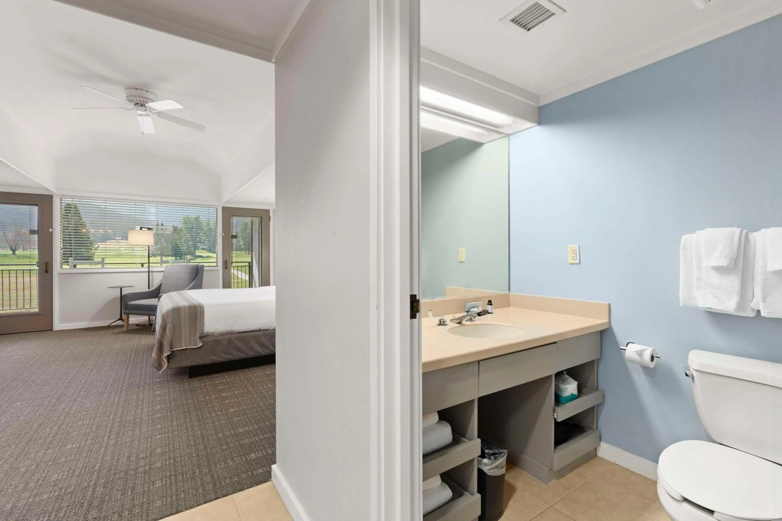 View (from property/room), Bed in Waynesville Inn & Golf Club, Trademark Collection by Wyndham