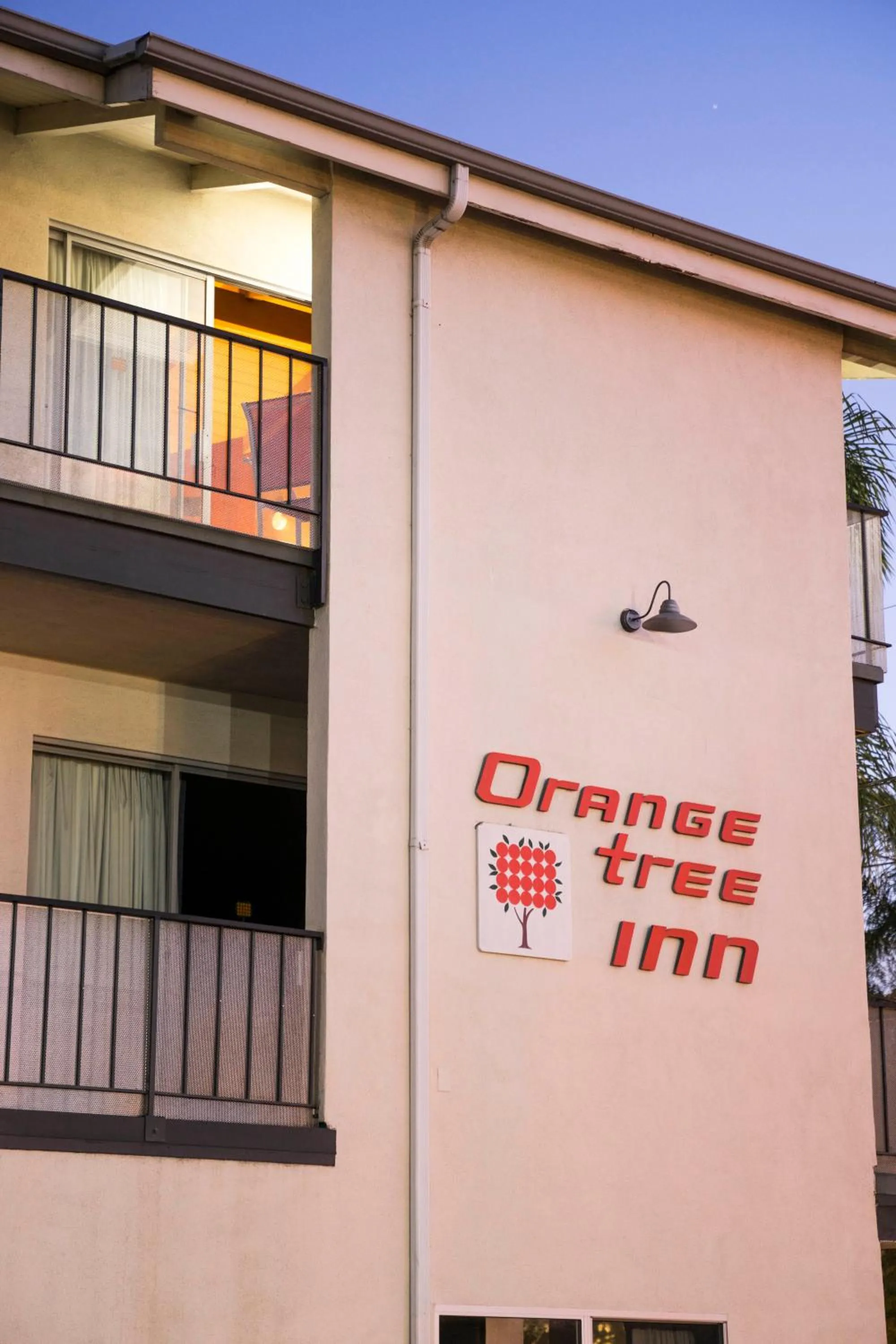 Facade/entrance in Orange Tree Inn