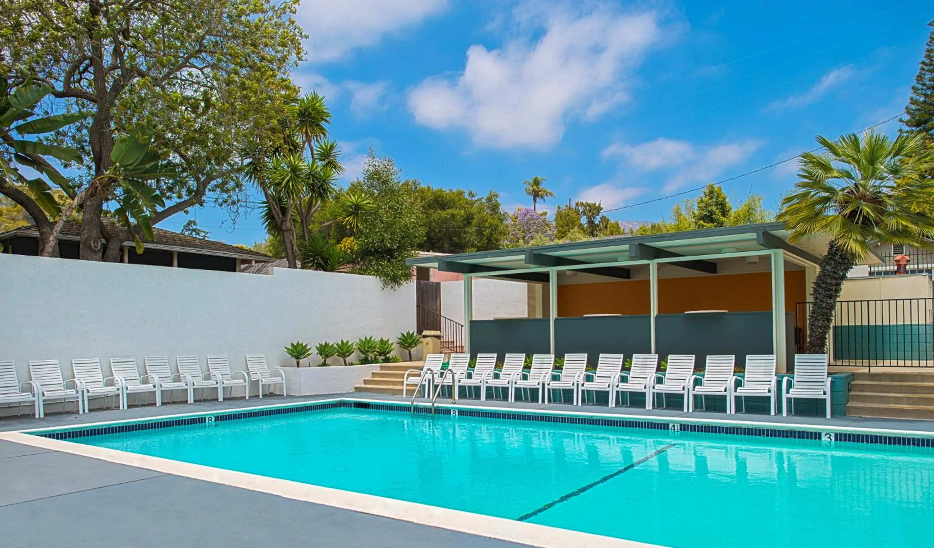 Swimming pool in Orange Tree Inn