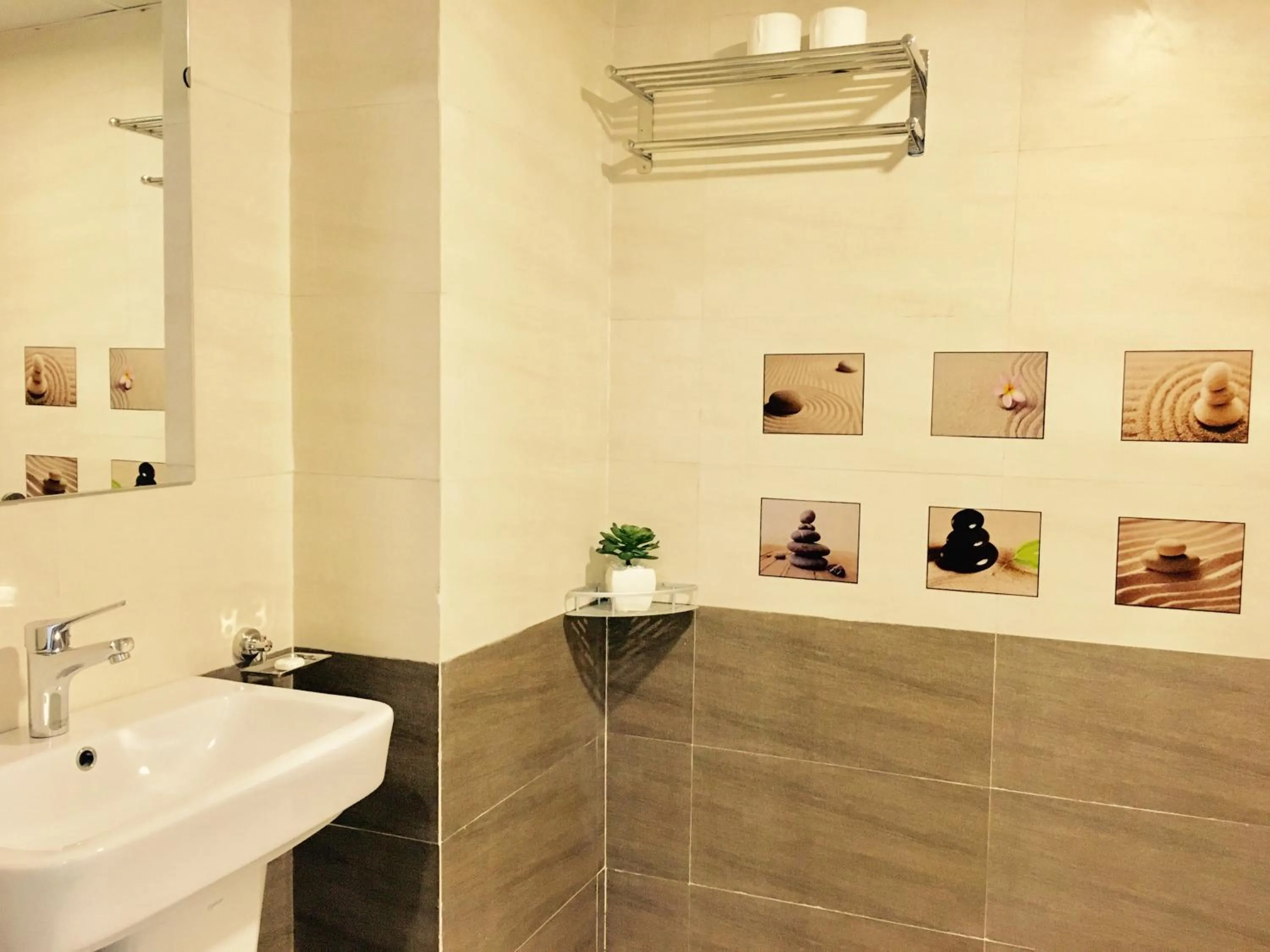 V House 5 Serviced Apartment