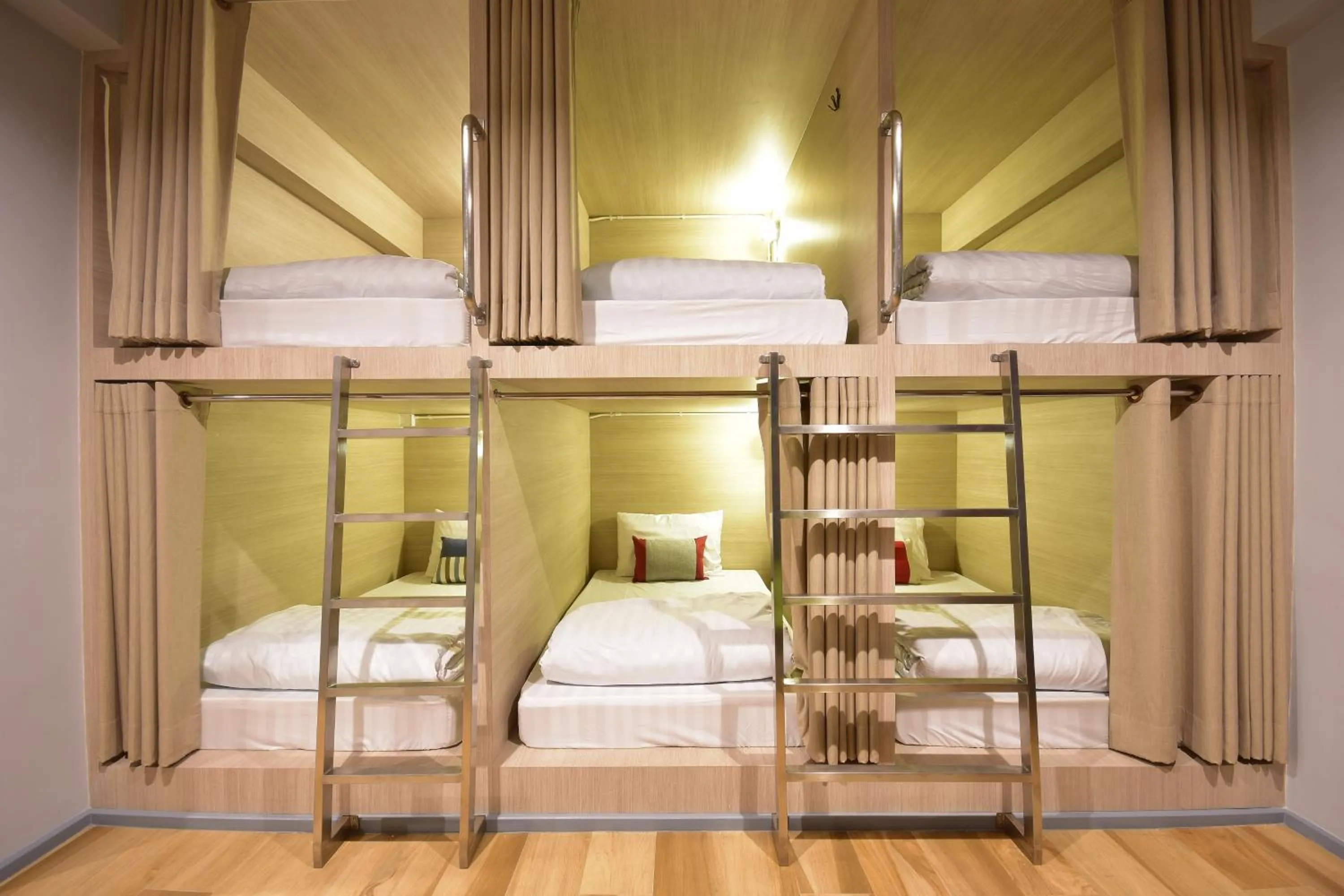 Bedroom, Bed in The Chatbox Silom Hostel