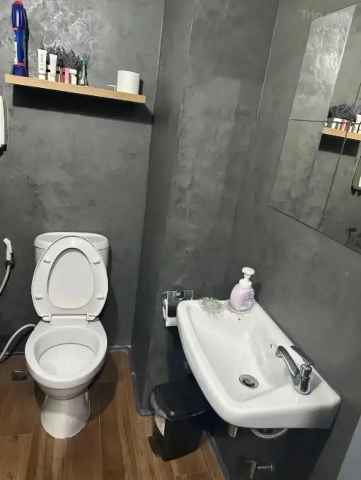 Twin Room with Shared Toilet in The Chatbox Silom Hostel Twin Room with Shared Toilet in The Chatbox Silom Hostel
