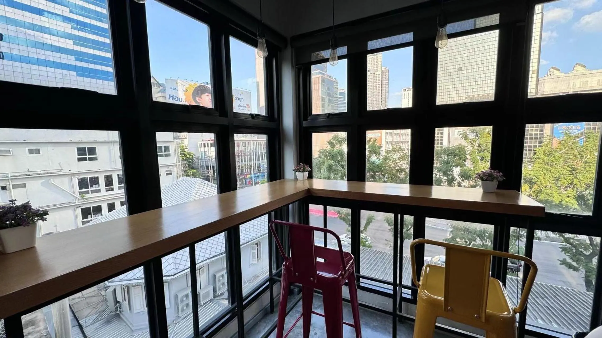 The Chatbox Silom Hostel