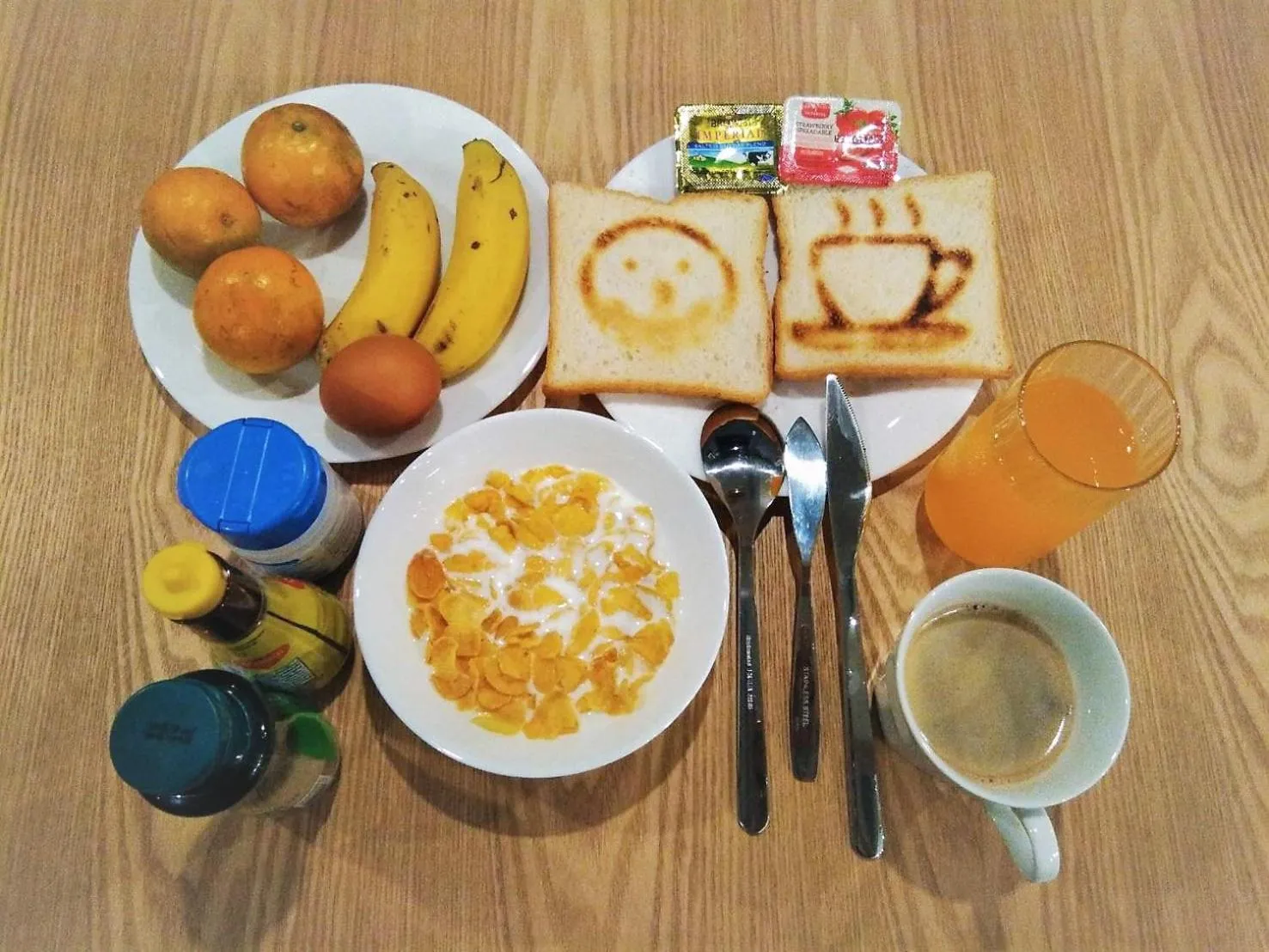 Food and drinks in The Chatbox Silom Hostel