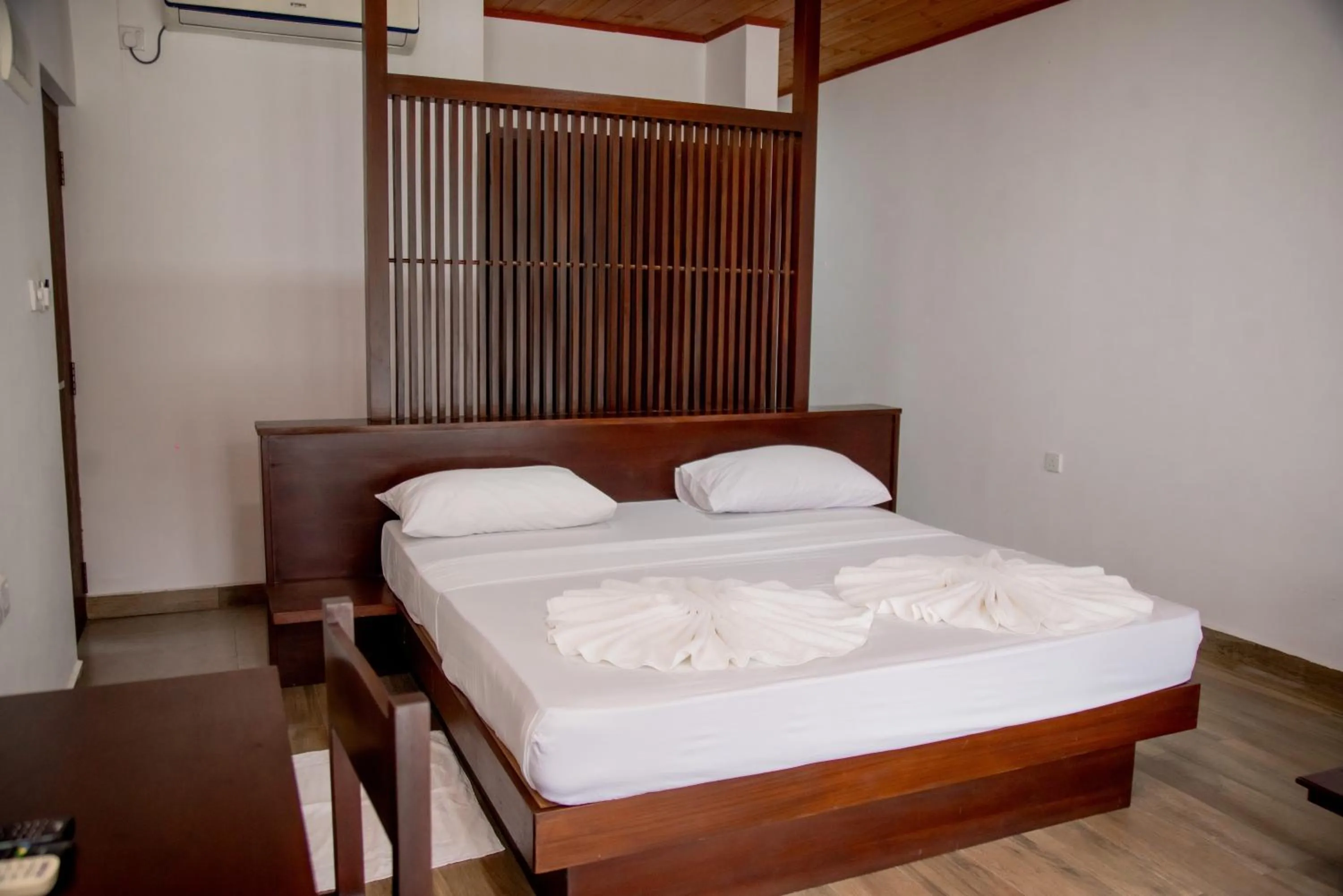 Photo of the whole room, Bed in Lavendish Wild Safari