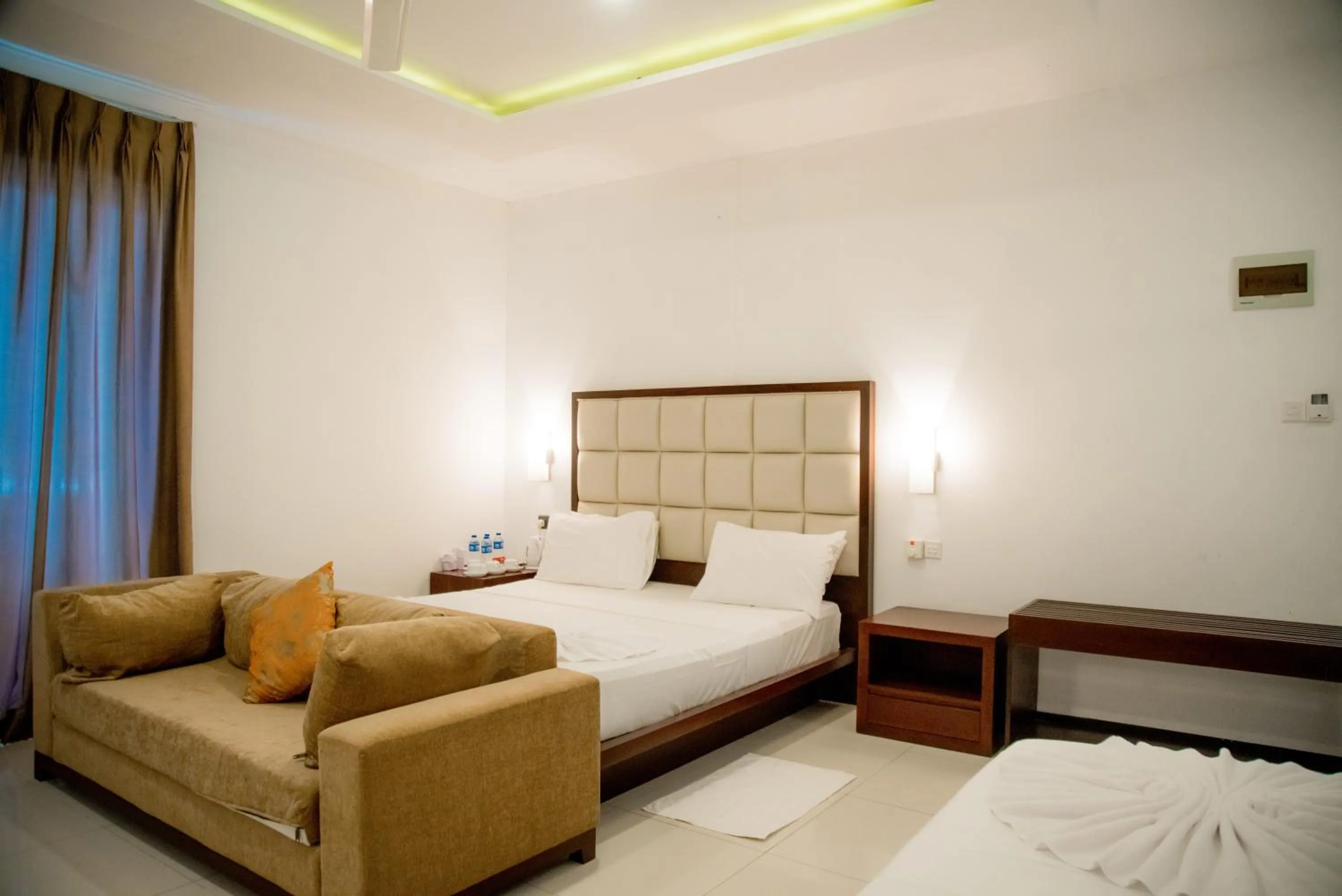 Photo of the whole room, Bed in Lavendish Wild Safari