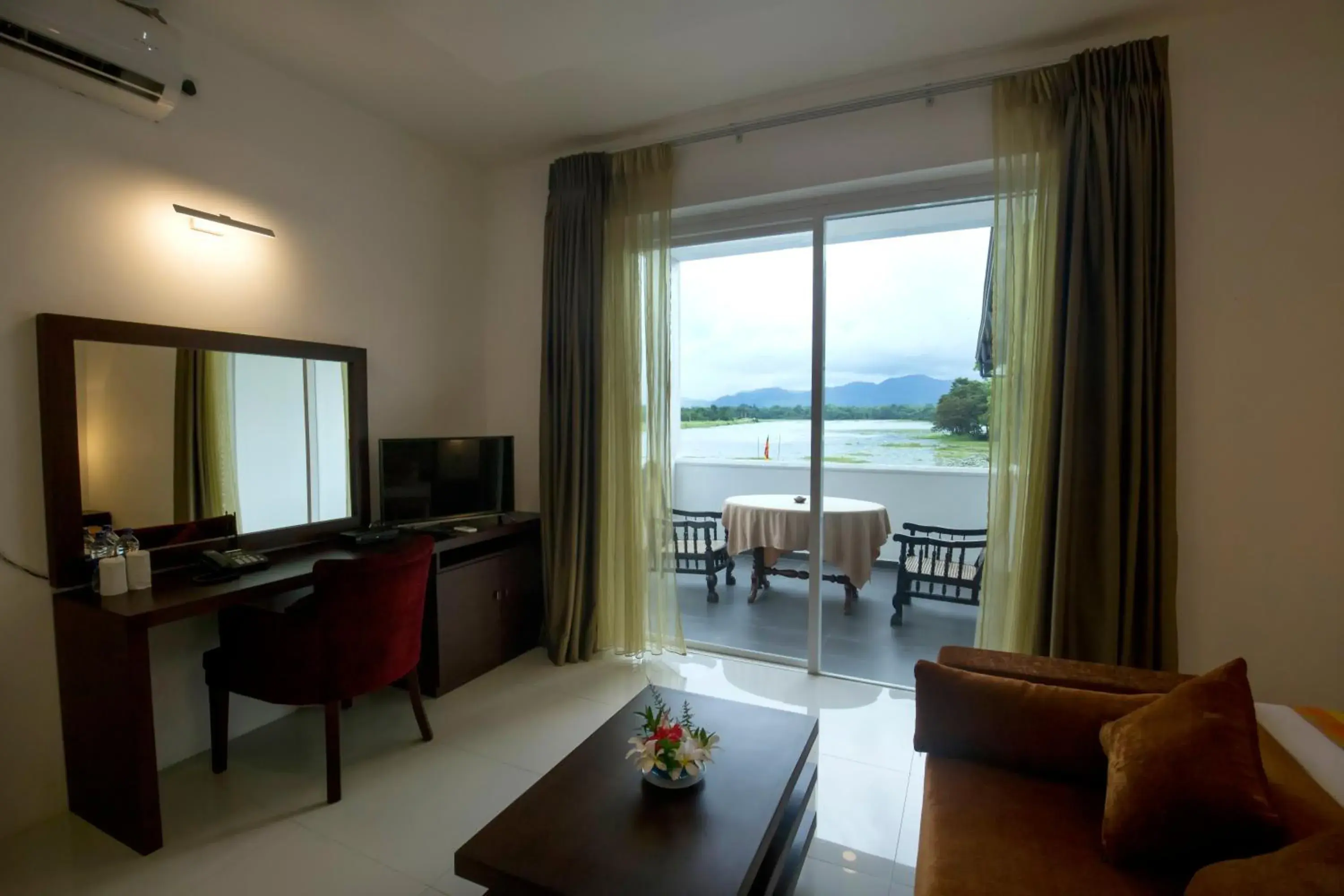 Bed in Lavendish Wild Safari Bed in Lavendish Wild Safari