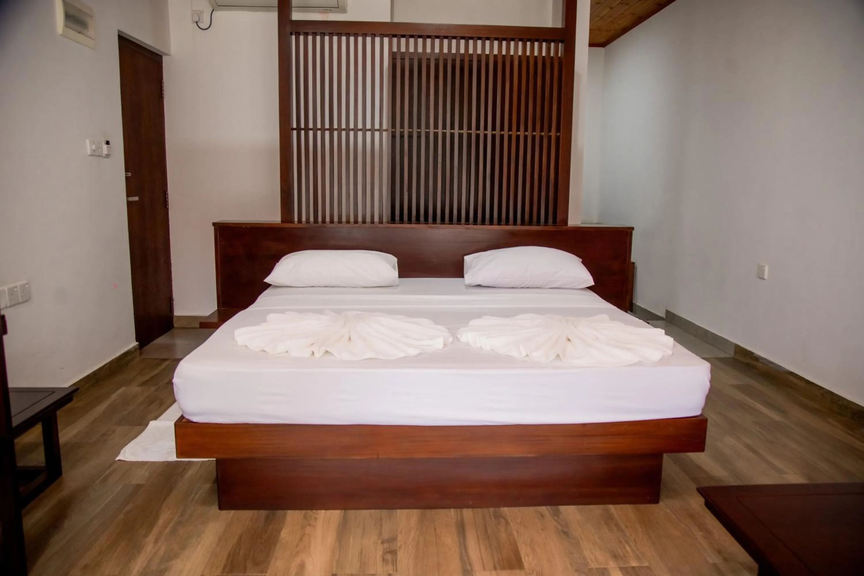 Photo of the whole room, Bed in Lavendish Wild Safari