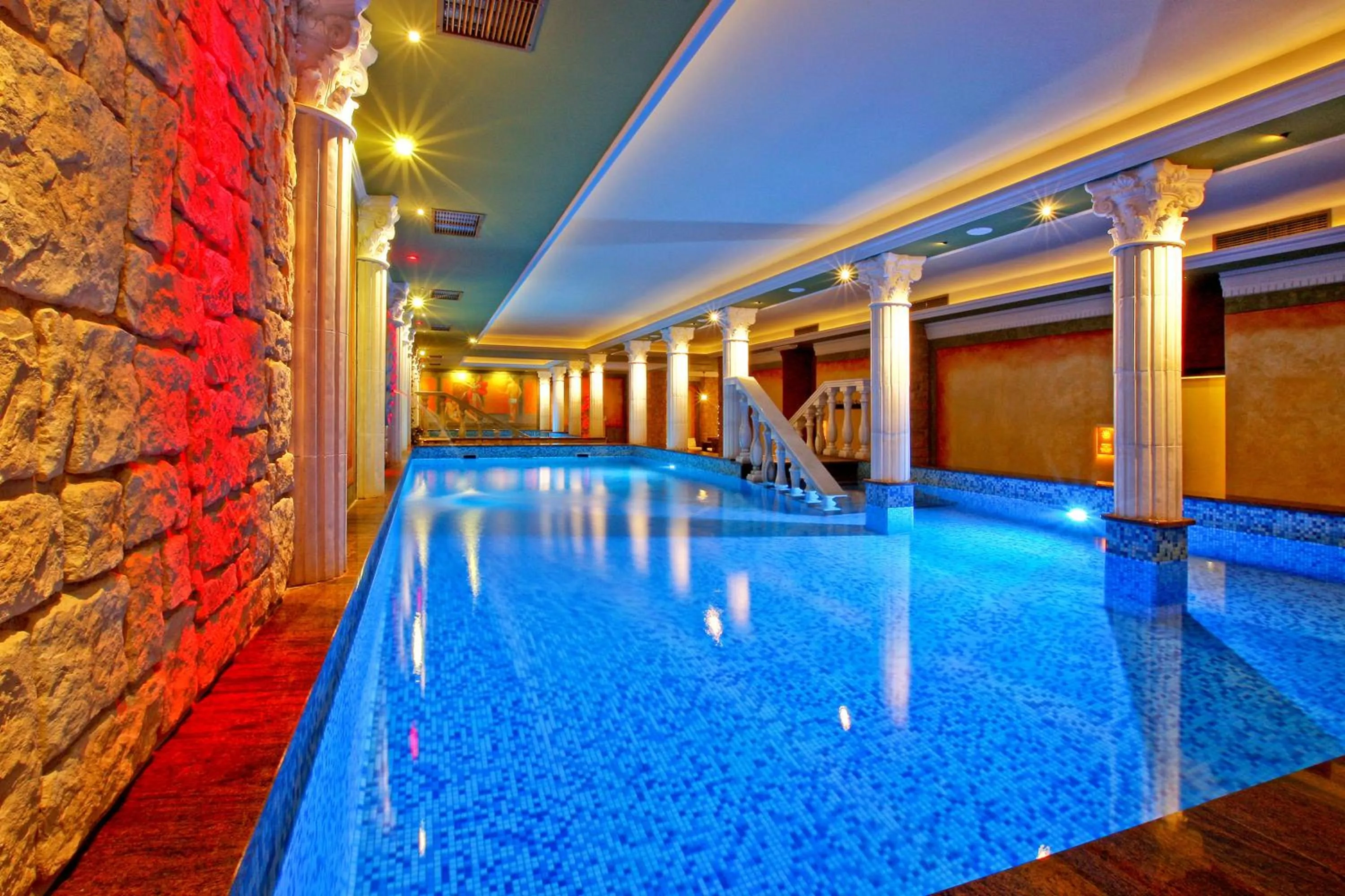 Swimming pool in Pałac Saturna