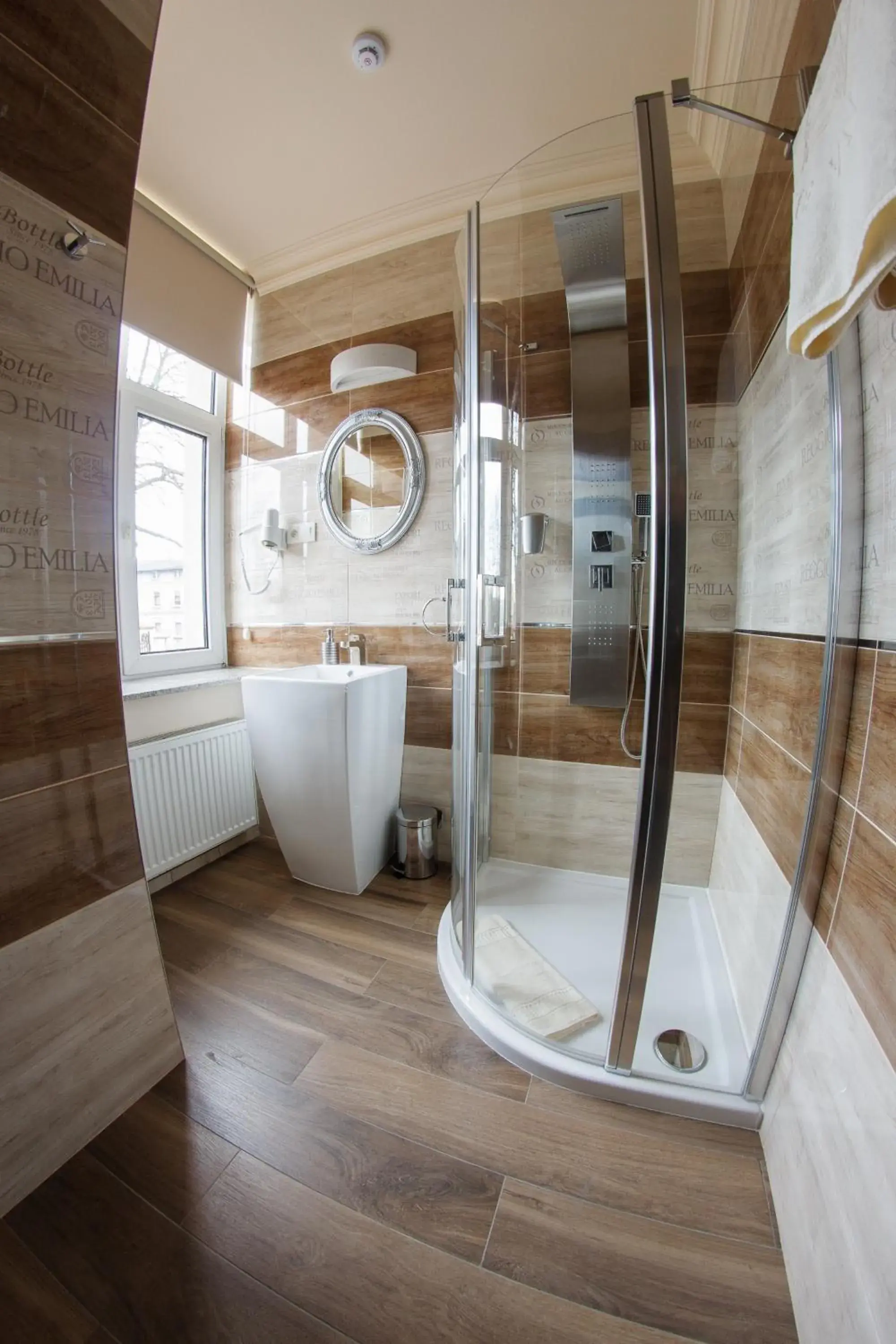 Budget Double Room with unlimited access to Roman Terms - single occupancy in Pałac Saturna Budget Double Room with unlimited access to Roman Terms - single occupancy in Pałac Saturna