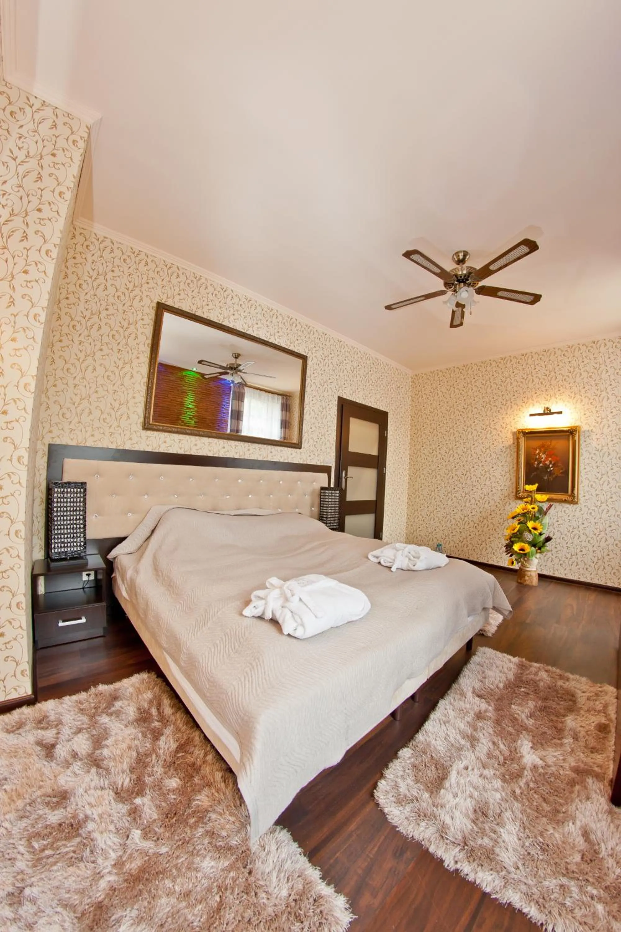 Photo of the whole room, Bed in Pałac Saturna