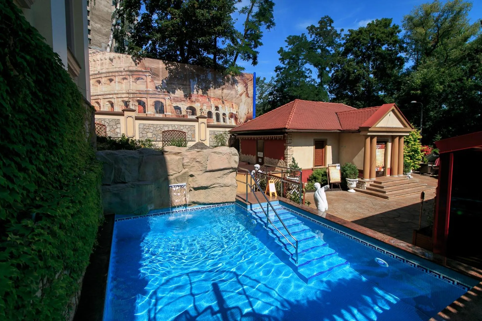 Swimming pool in Pałac Saturna