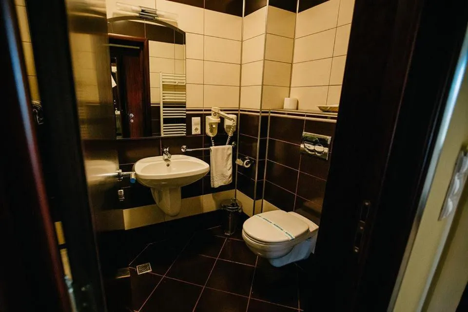 Standard Room with Balcony - single occupancy in Hotel Astoria