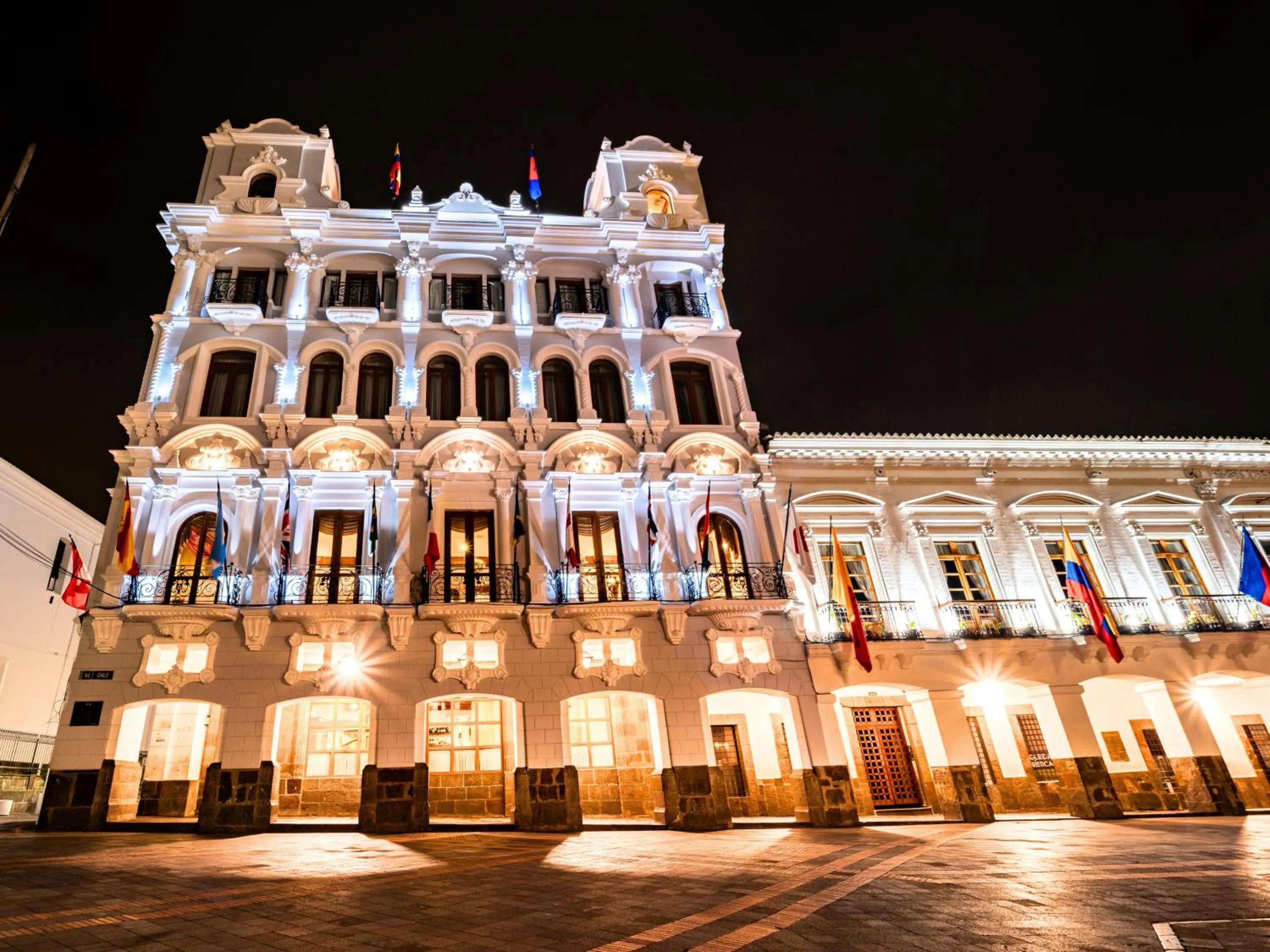 Property building in Plaza Grande Hotel