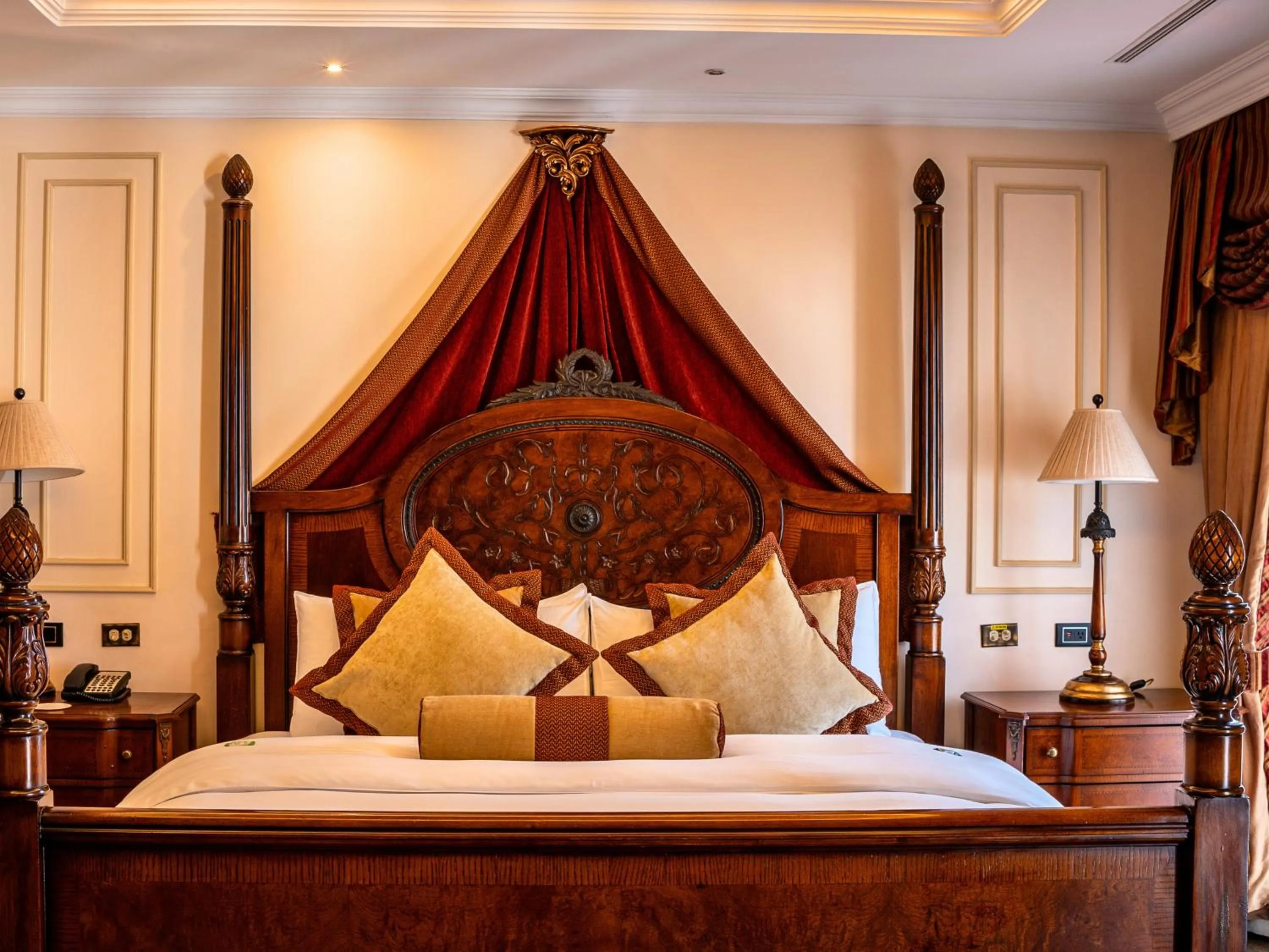 Bed in Plaza Grande Hotel