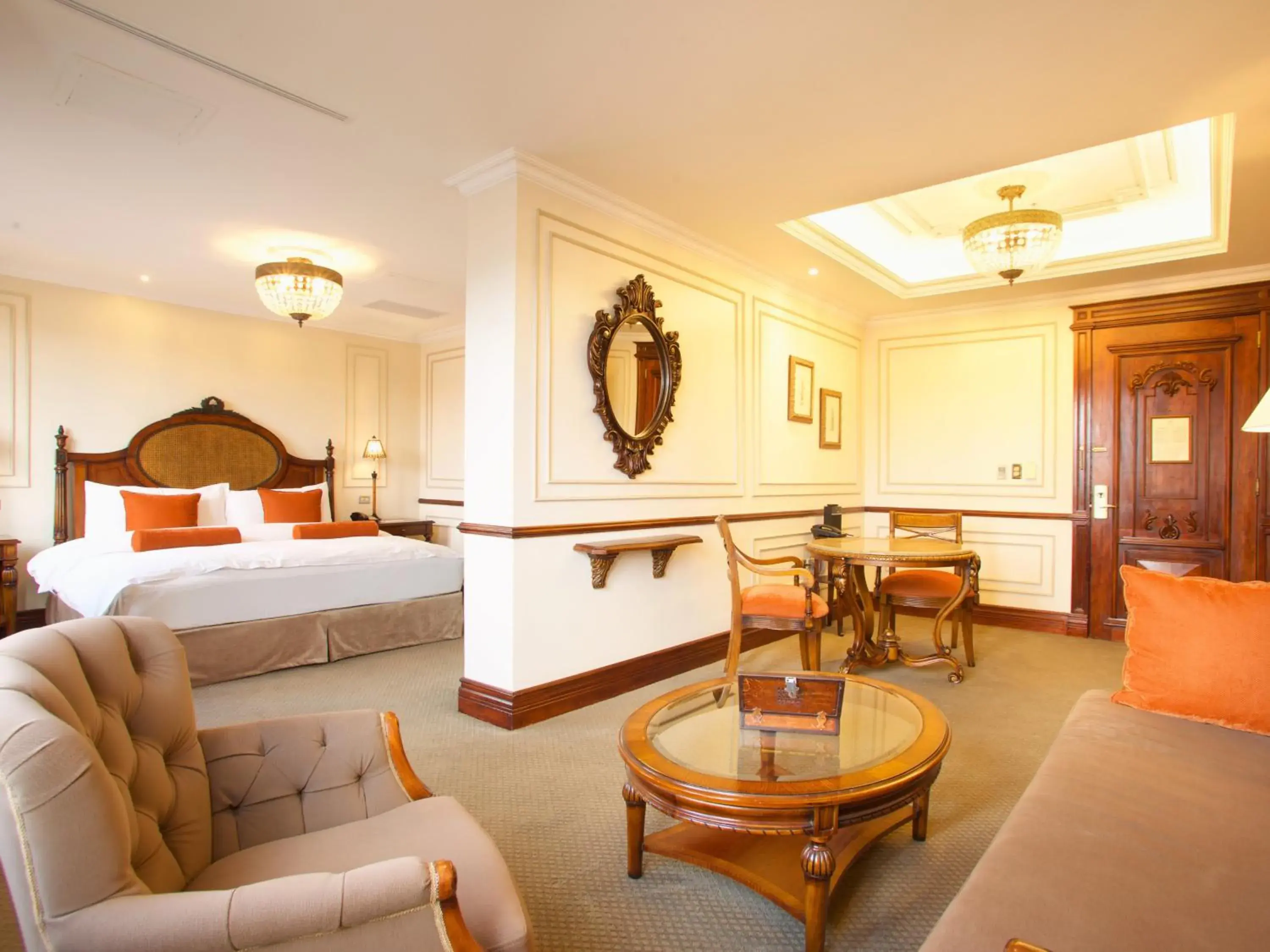 King Suite in Plaza Grande Hotel King Suite in Plaza Grande Hotel