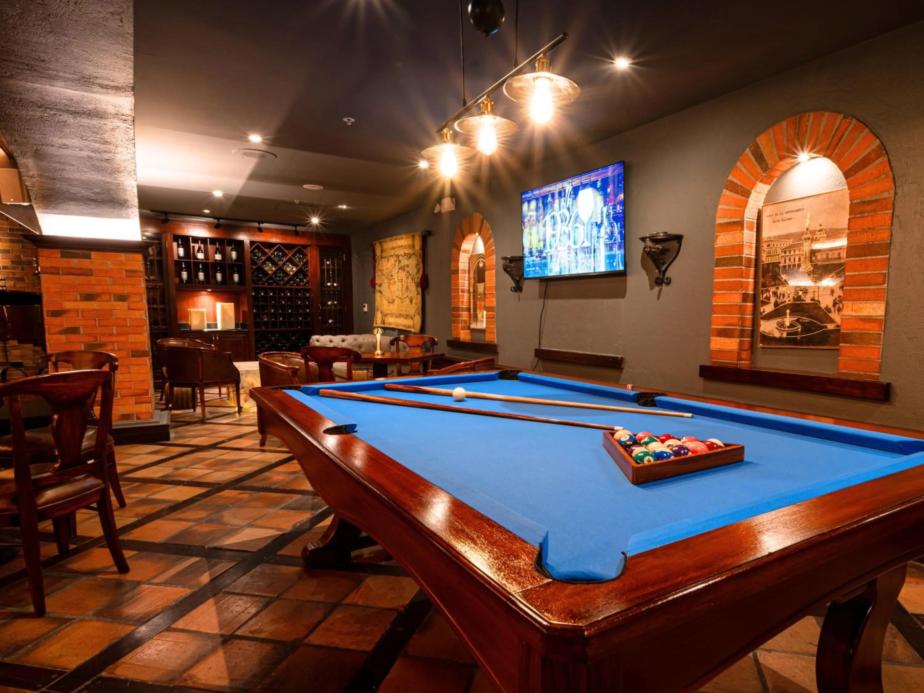 Billiard in Plaza Grande Hotel