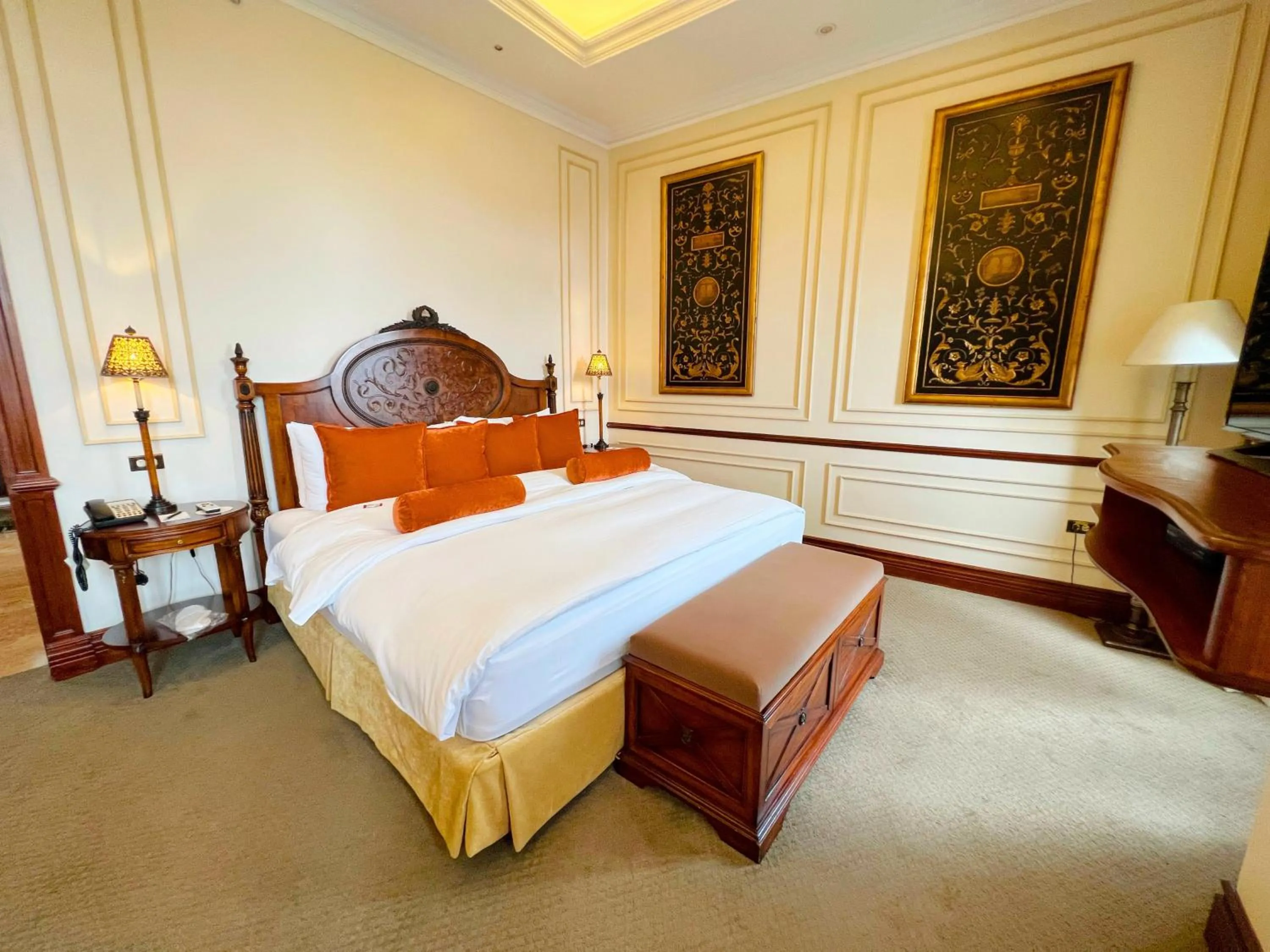 Bed in Plaza Grande Hotel