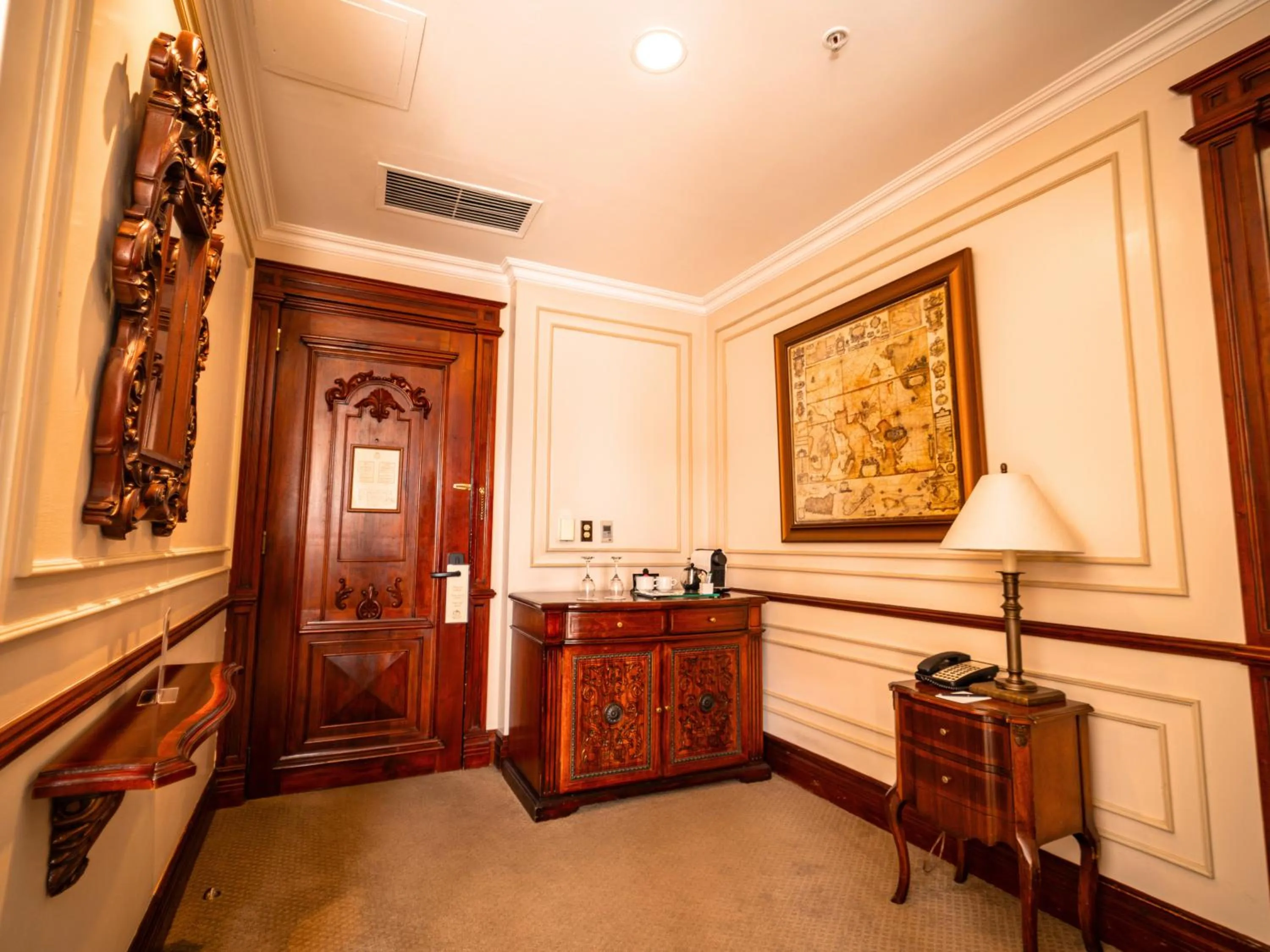 Coffee/tea facilities in Plaza Grande Hotel