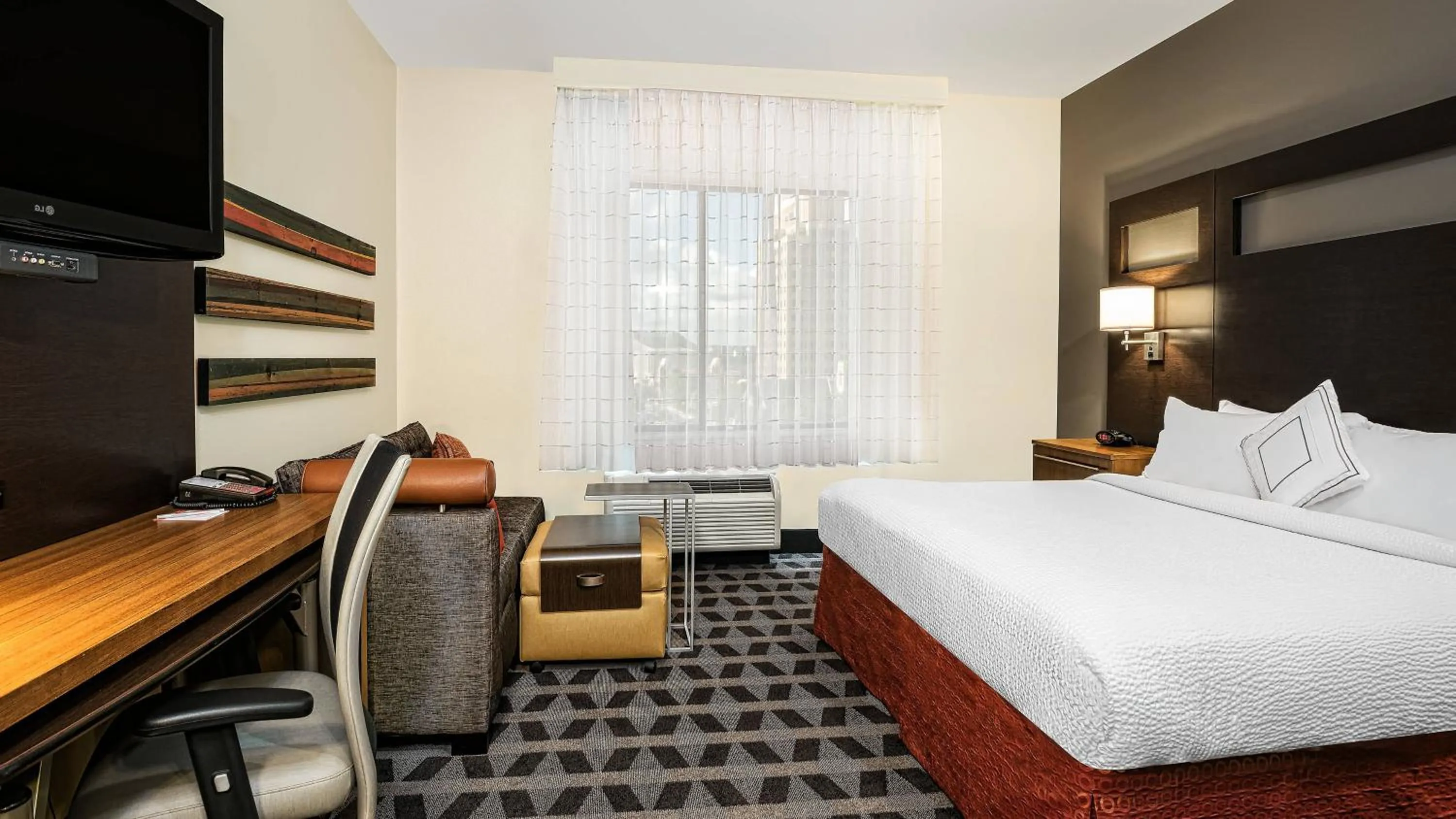 Photo of the whole room, Bed in TownePlace Suites by Marriott San Antonio Downtown Riverwalk