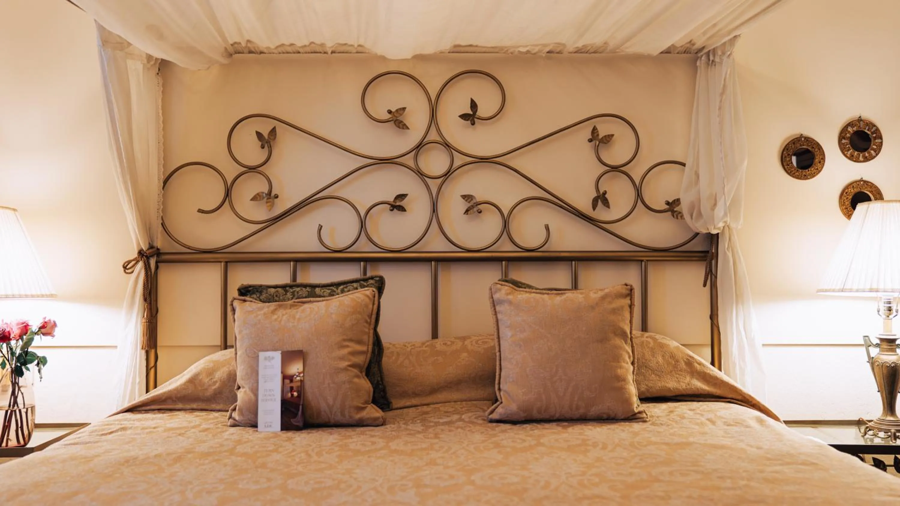 Bed in Boutique Hotel Mansion del Angel