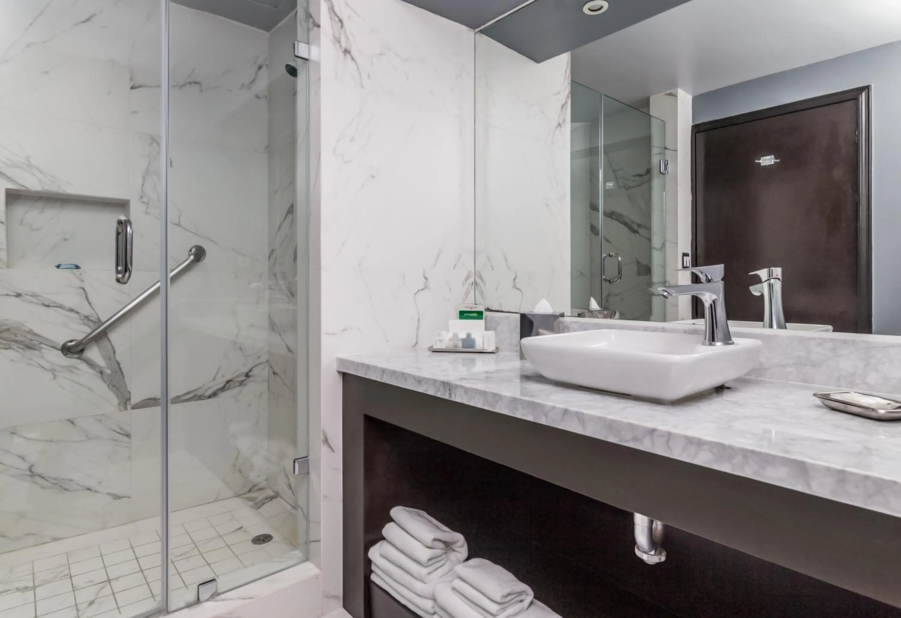 Shower in Pueblo Amigo Hotel Plaza y Casino