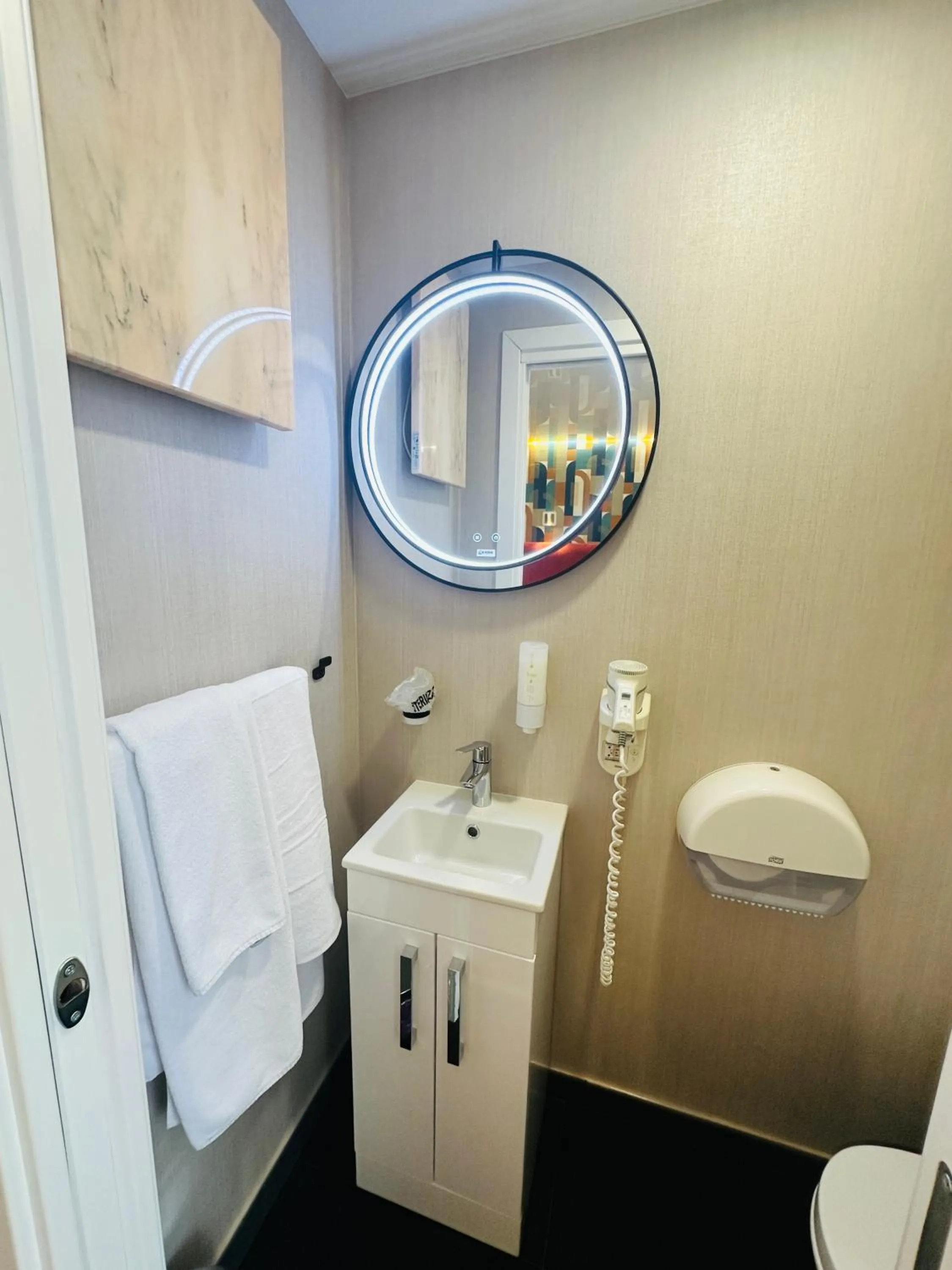 Shower in Villa & Restaurant Levoslav House