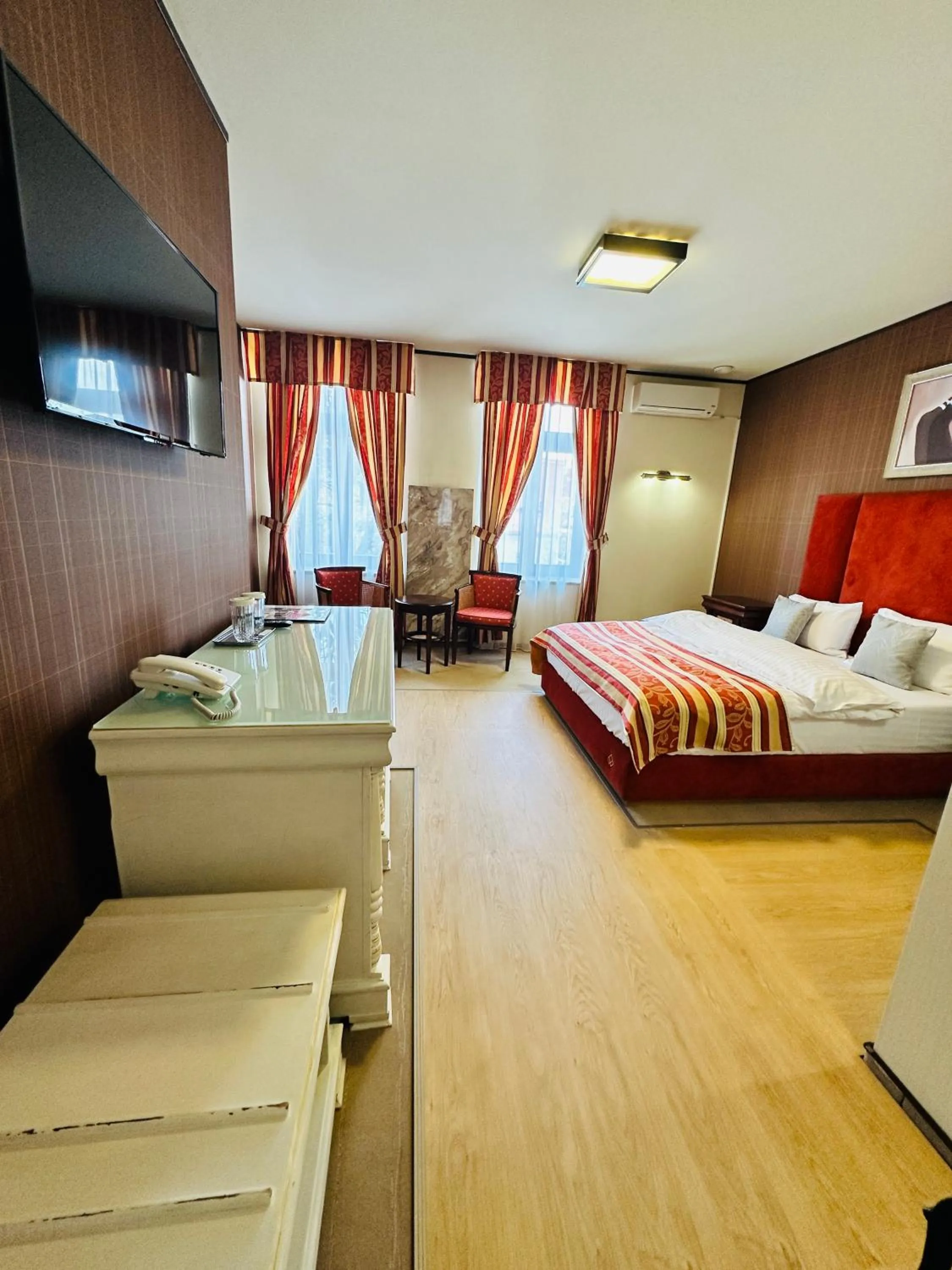 Communal lounge/ TV room, Bed in Villa & Restaurant Levoslav House