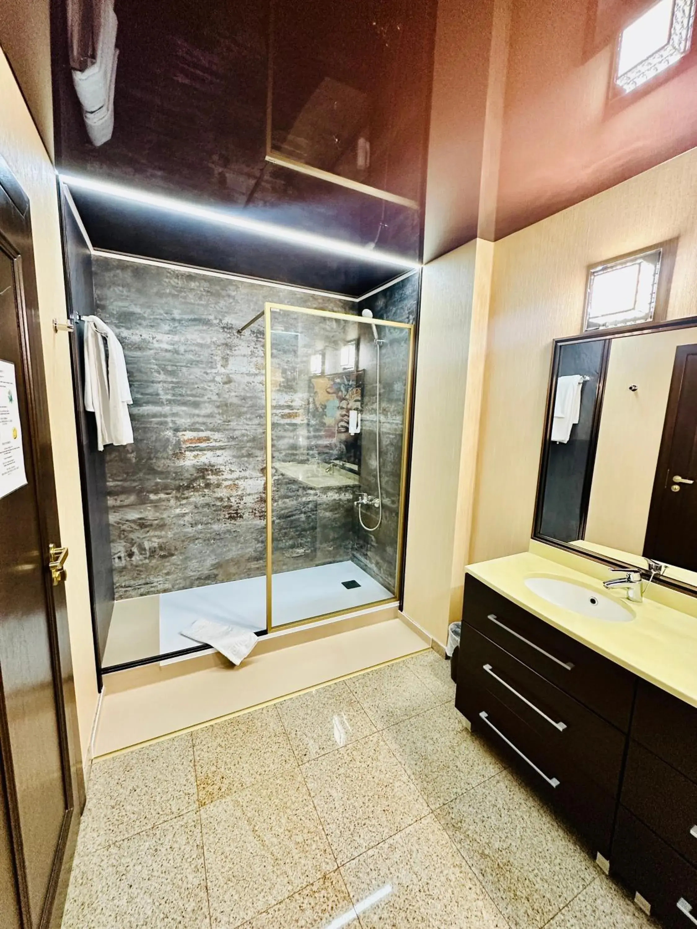 Shower in Villa & Restaurant Levoslav House Shower in Villa & Restaurant Levoslav House