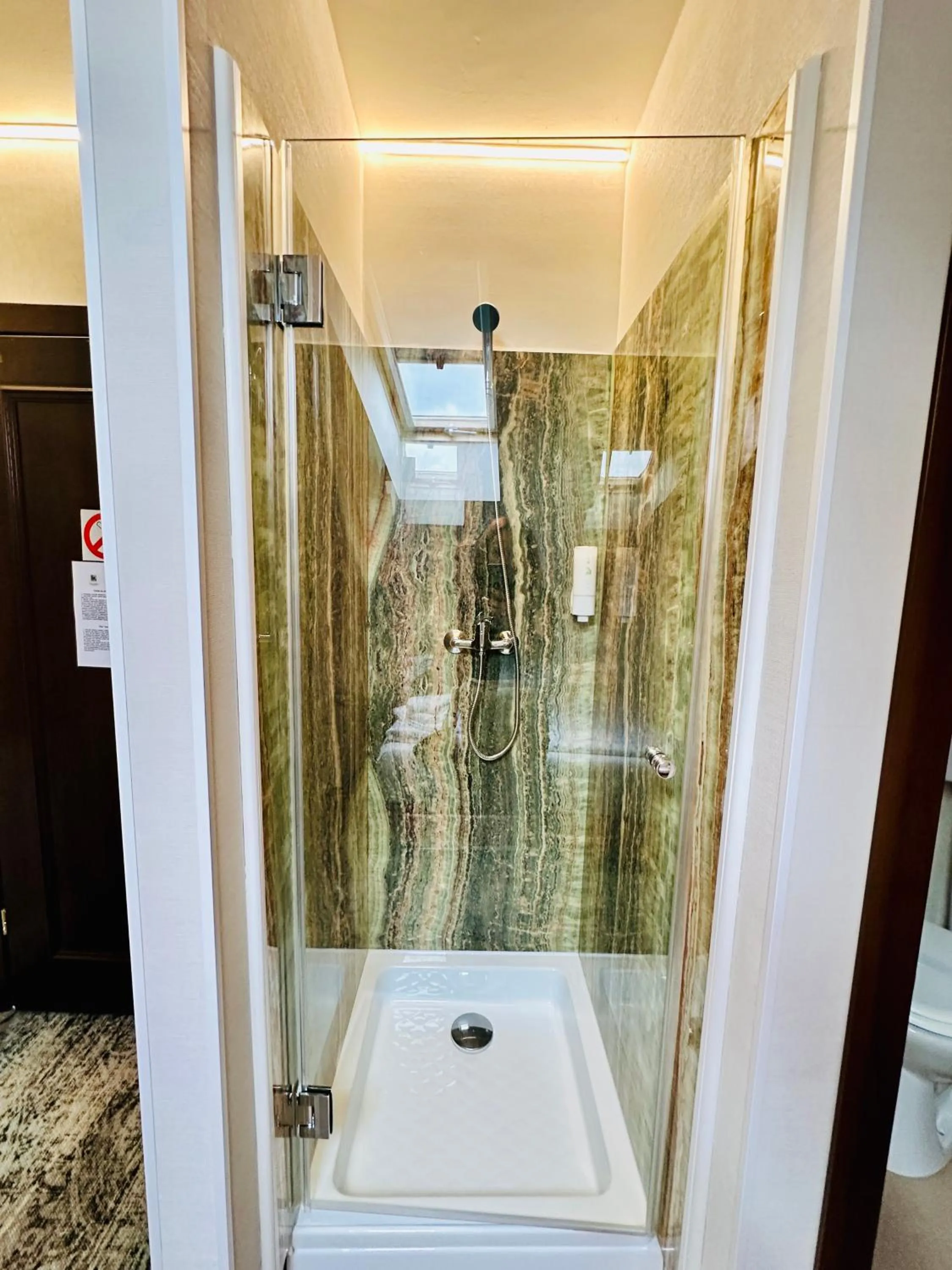 Shower in Villa & Restaurant Levoslav House