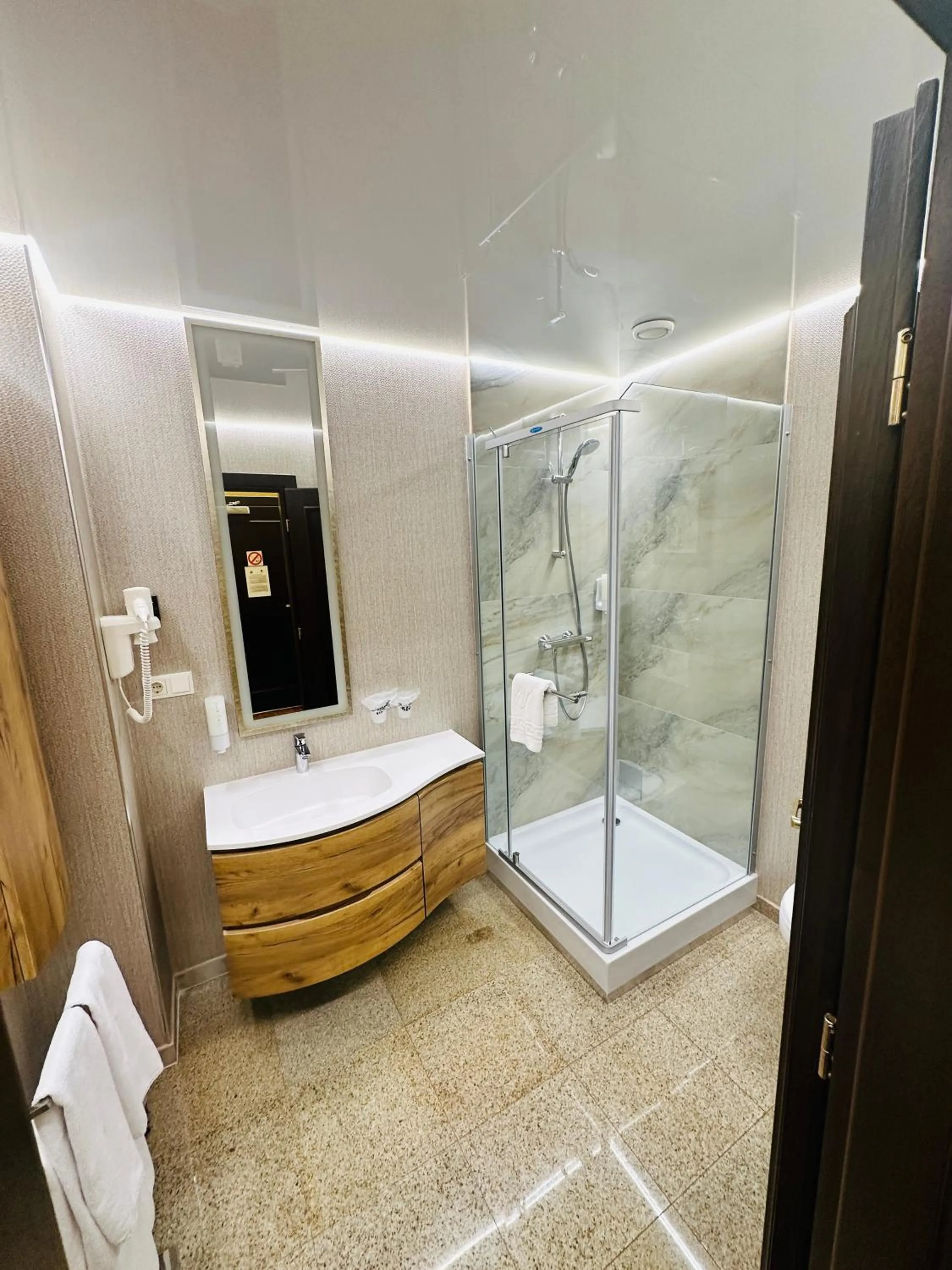 Shower in Villa & Restaurant Levoslav House