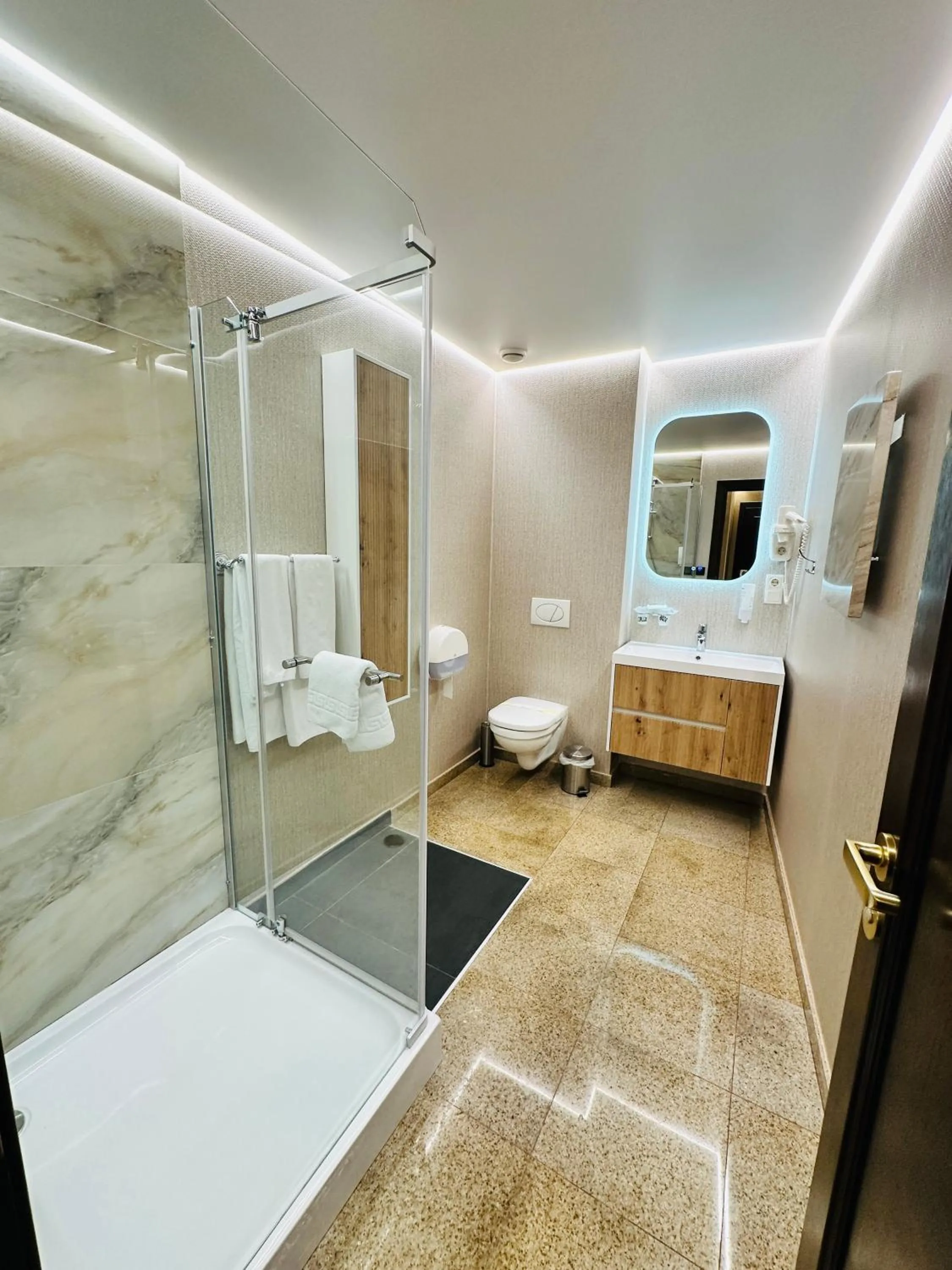 Shower in Villa & Restaurant Levoslav House