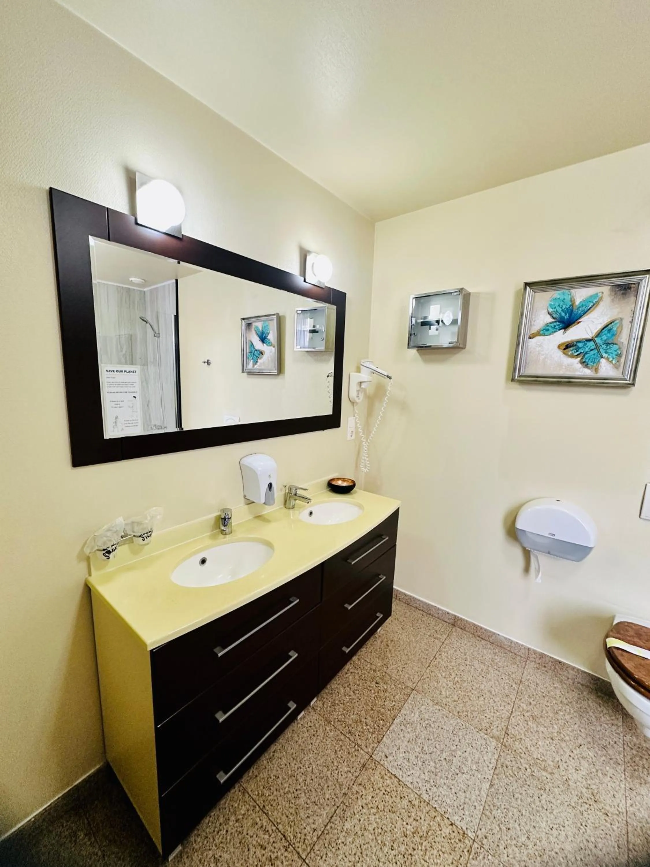 Toilet in Villa & Restaurant Levoslav House