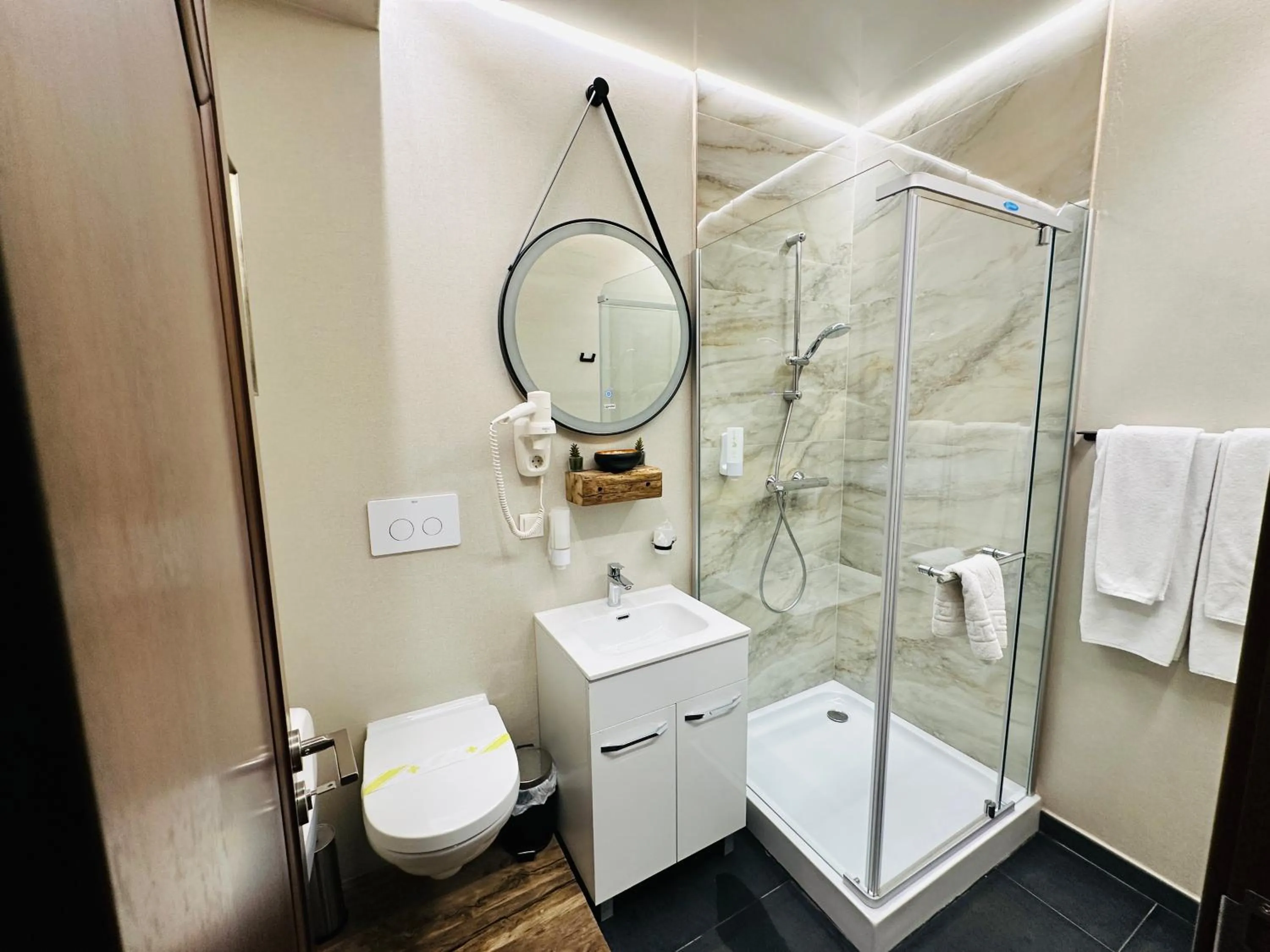 Shower in Villa & Restaurant Levoslav House