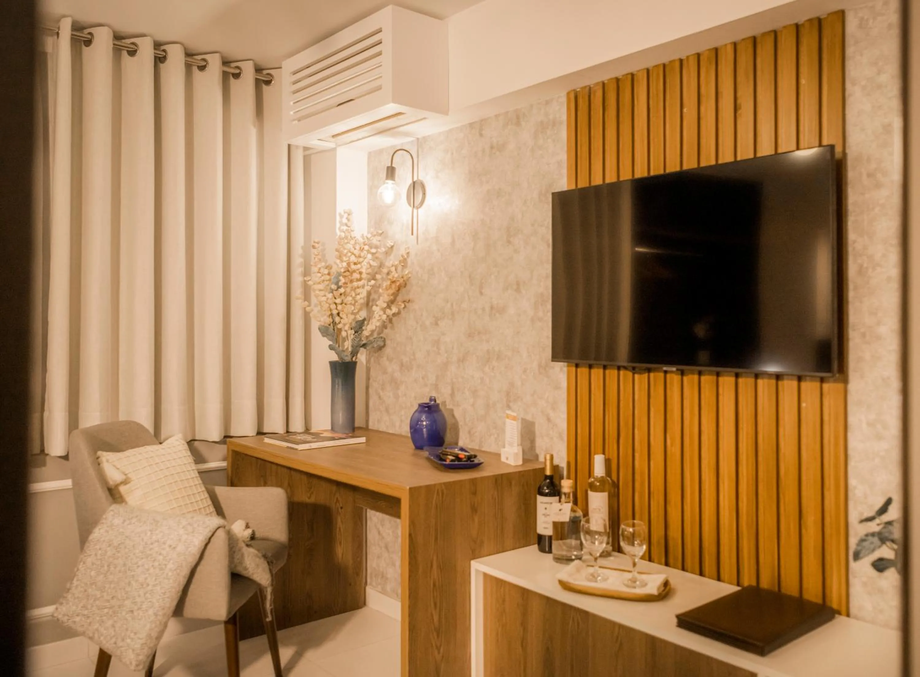 TV and multimedia in Hotel Corregidor by Cassana