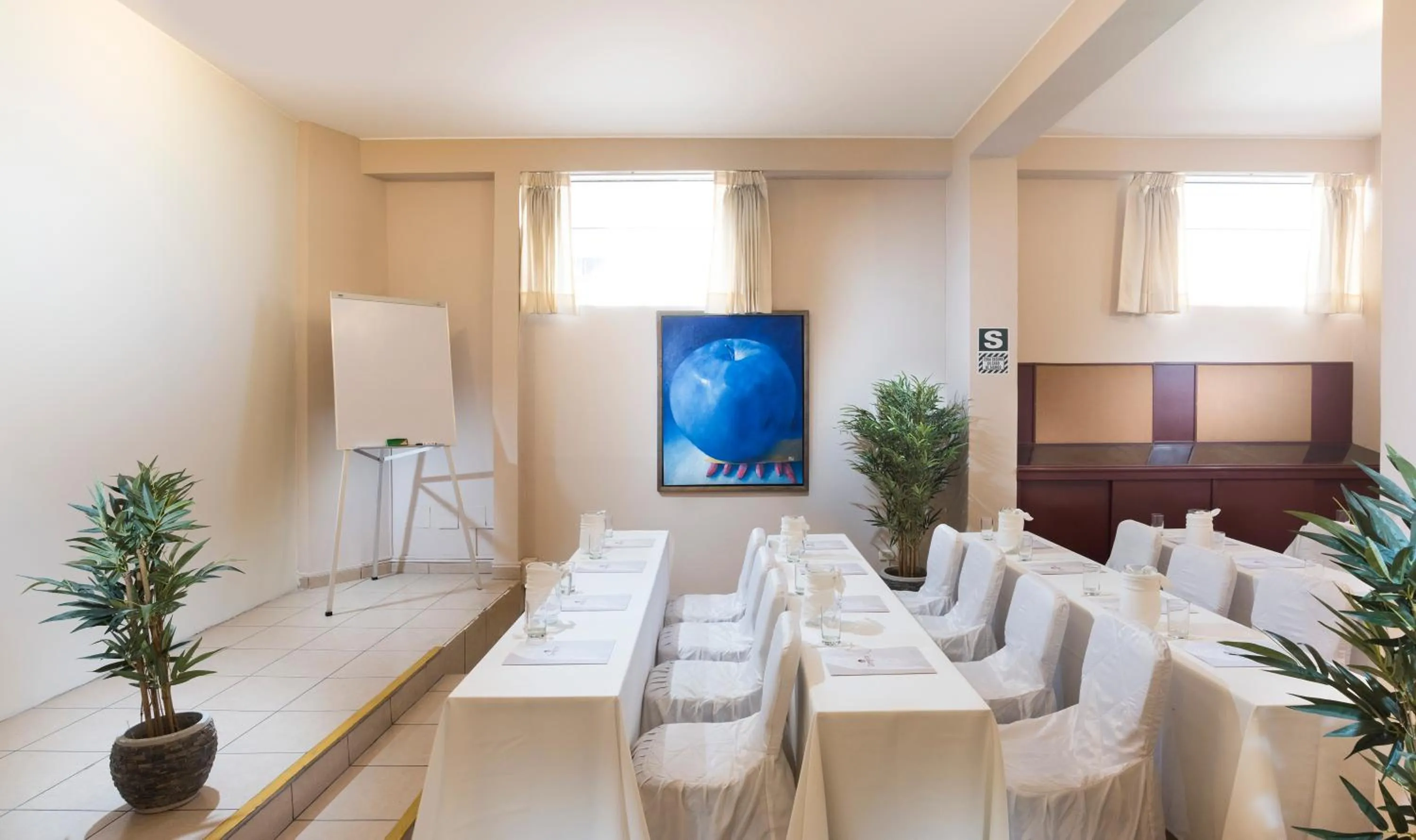 Meeting/conference room in Hotel Corregidor by Cassana